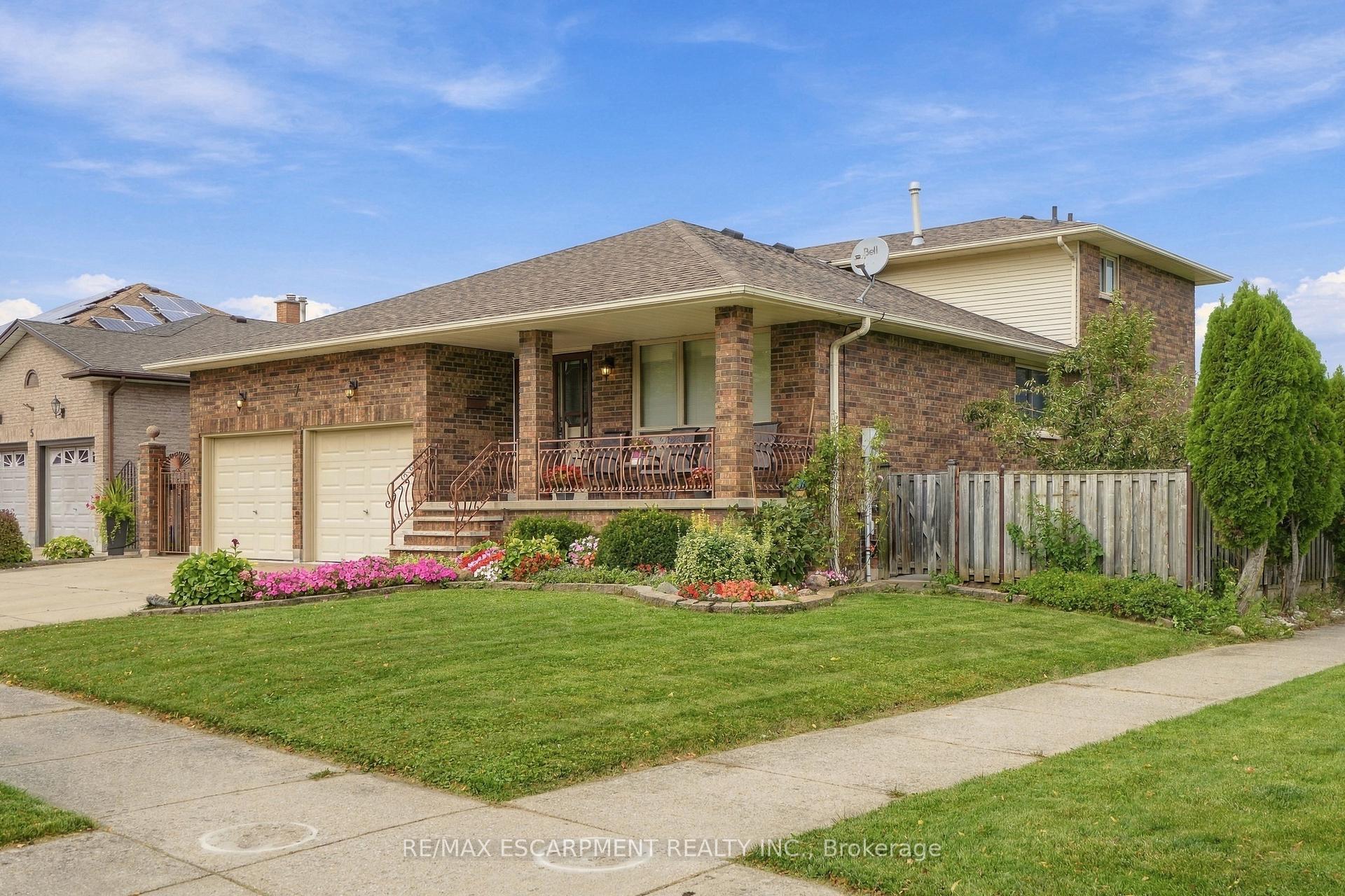 Photo 3 of 7 Vinehill Drive, Hamilton, Stoney Creek Mountain — HOMEH