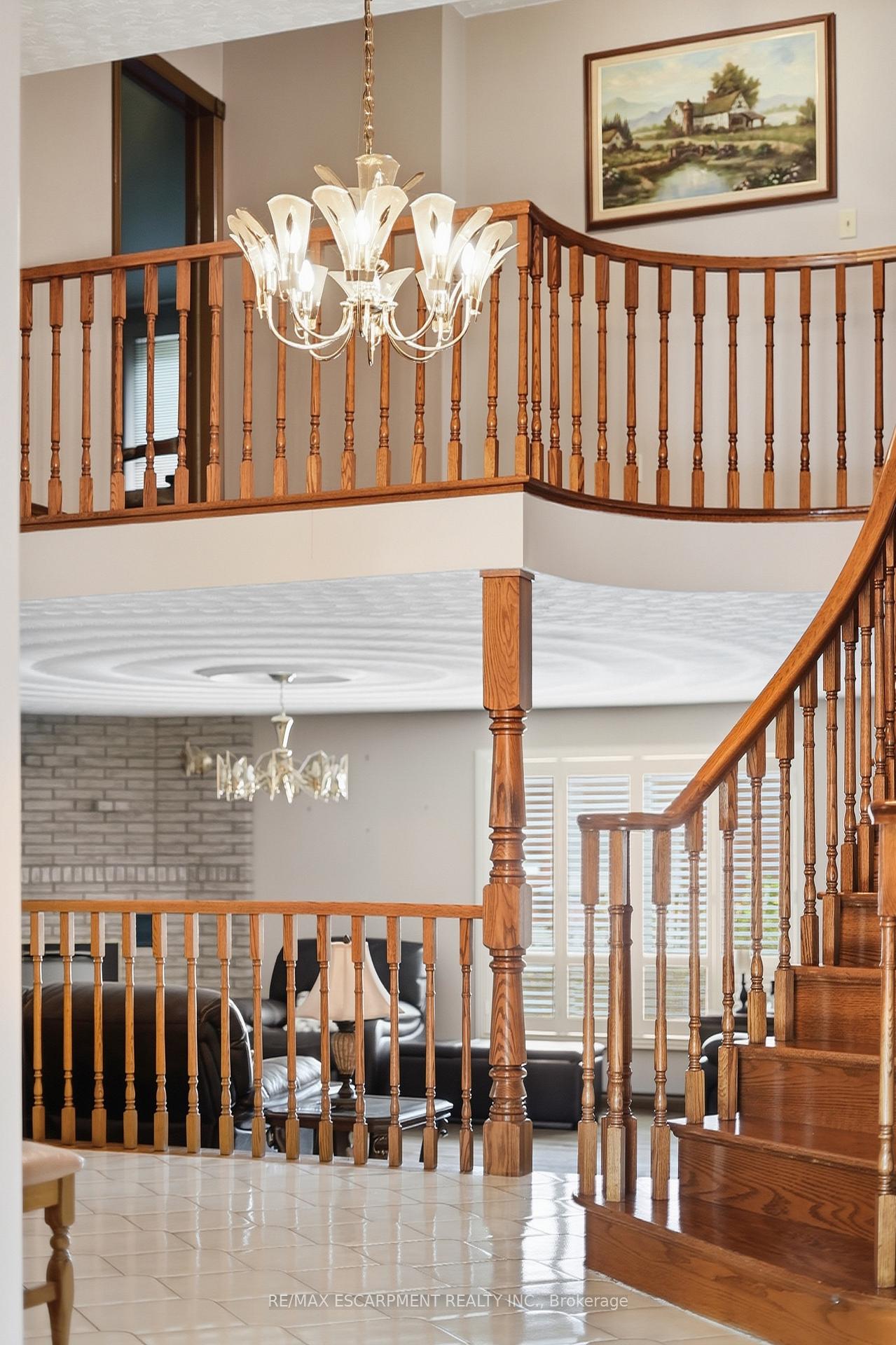 Photo 6 of 7 Vinehill Drive, Hamilton, Stoney Creek Mountain — HOMEH