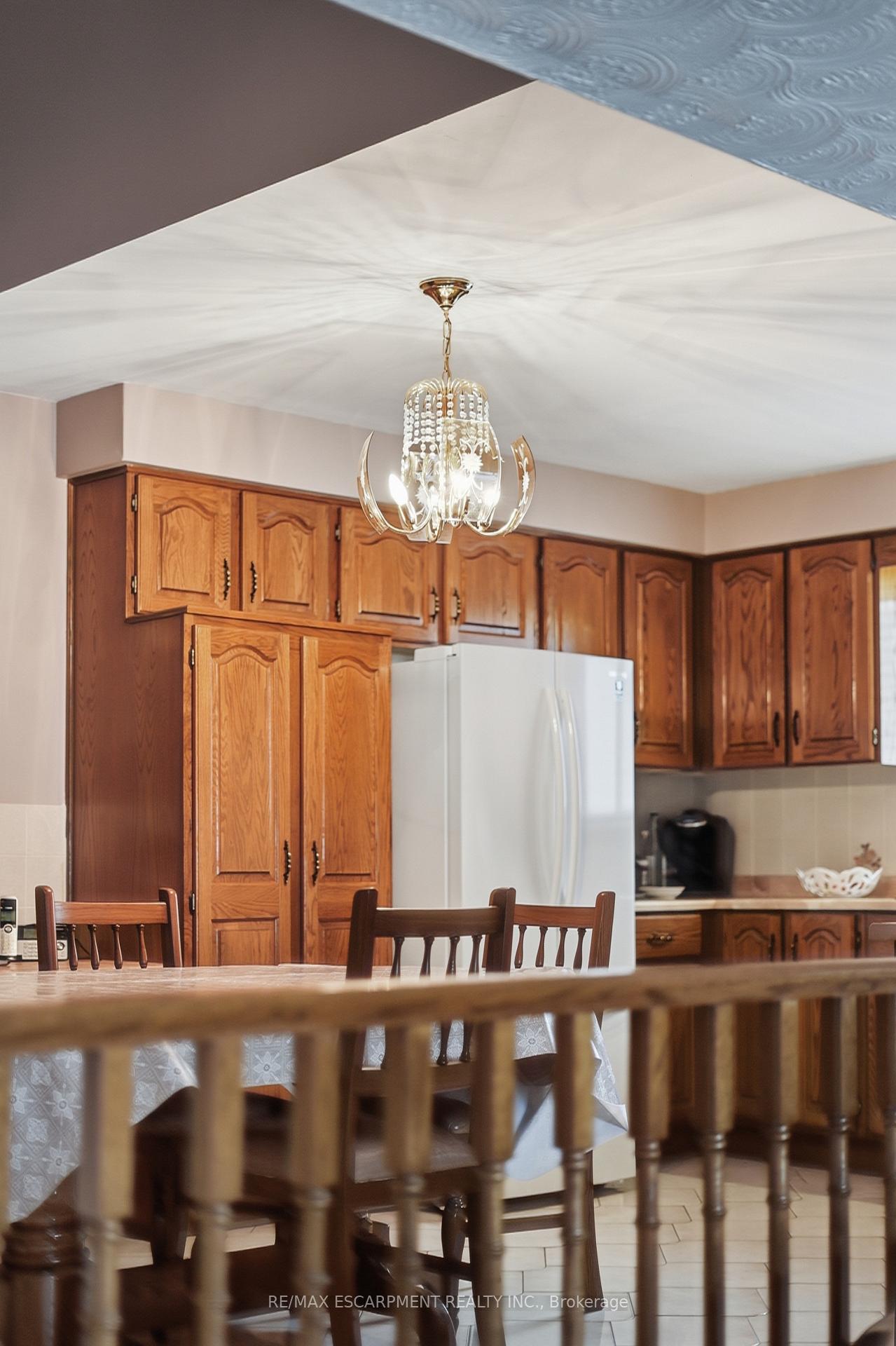 Photo 9 of 7 Vinehill Drive, Hamilton, Stoney Creek Mountain — HOMEH