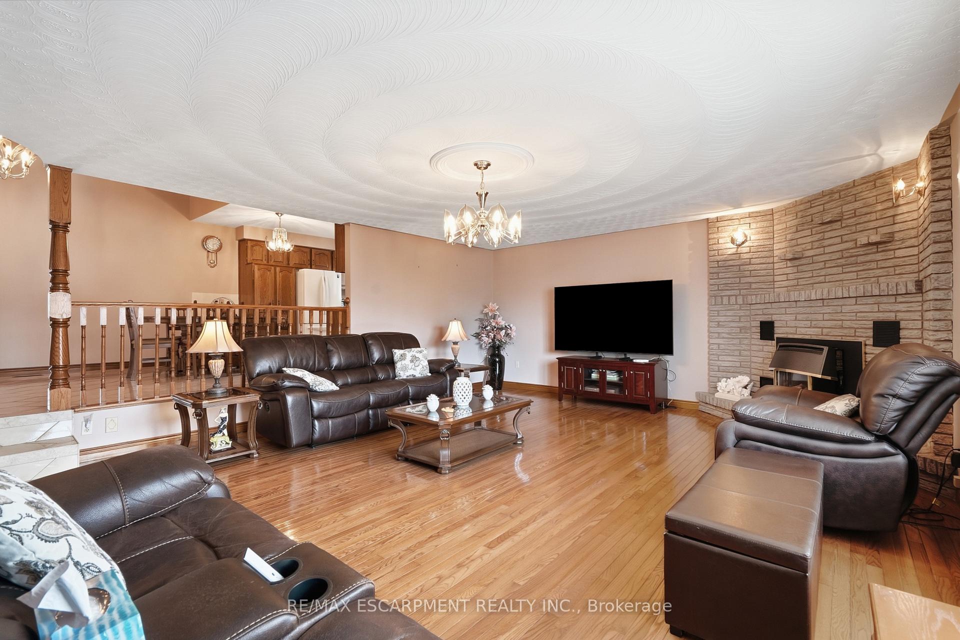 Photo 10 of 7 Vinehill Drive, Hamilton, Stoney Creek Mountain — HOMEH