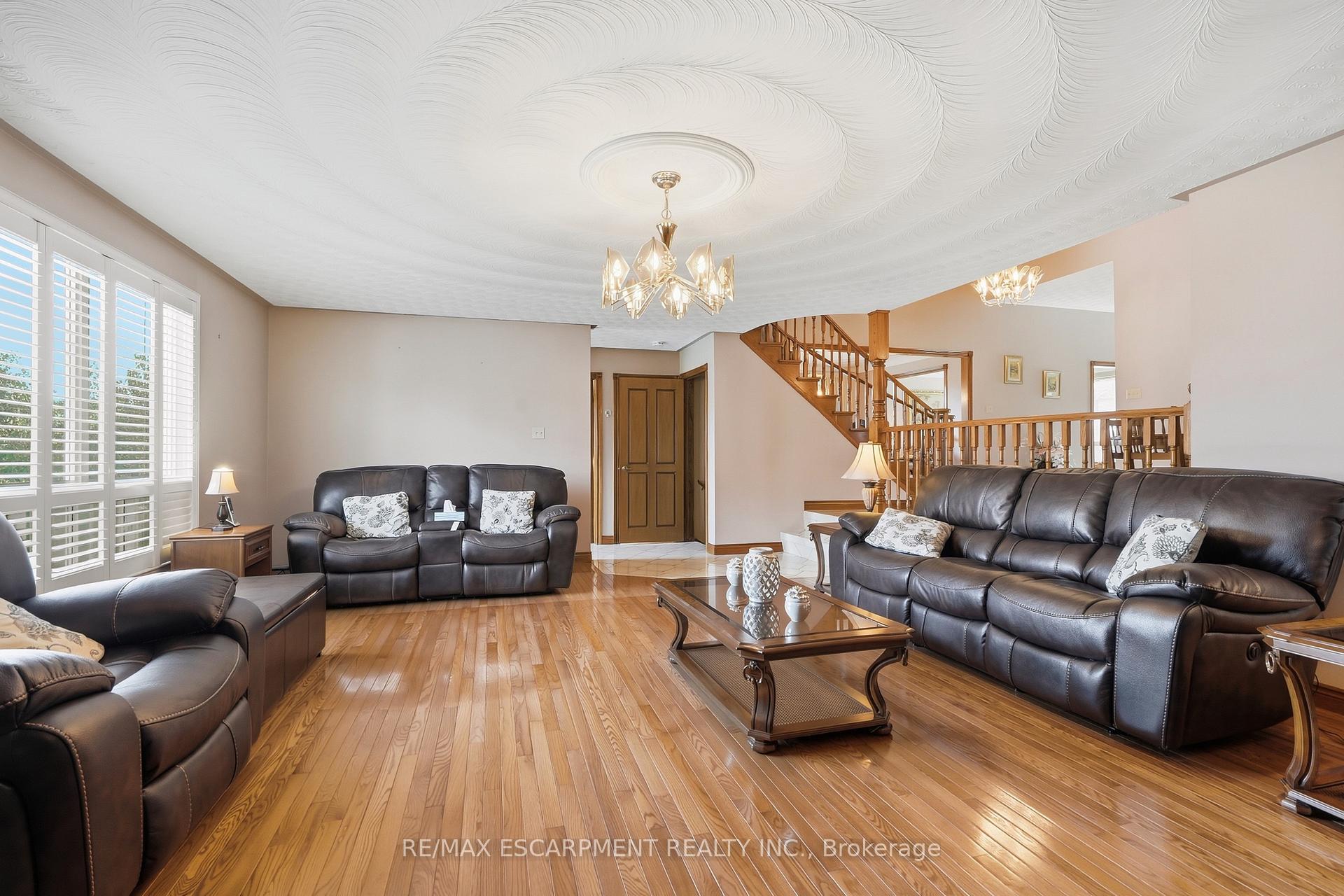 Photo 11 of 7 Vinehill Drive, Hamilton, Stoney Creek Mountain — HOMEH