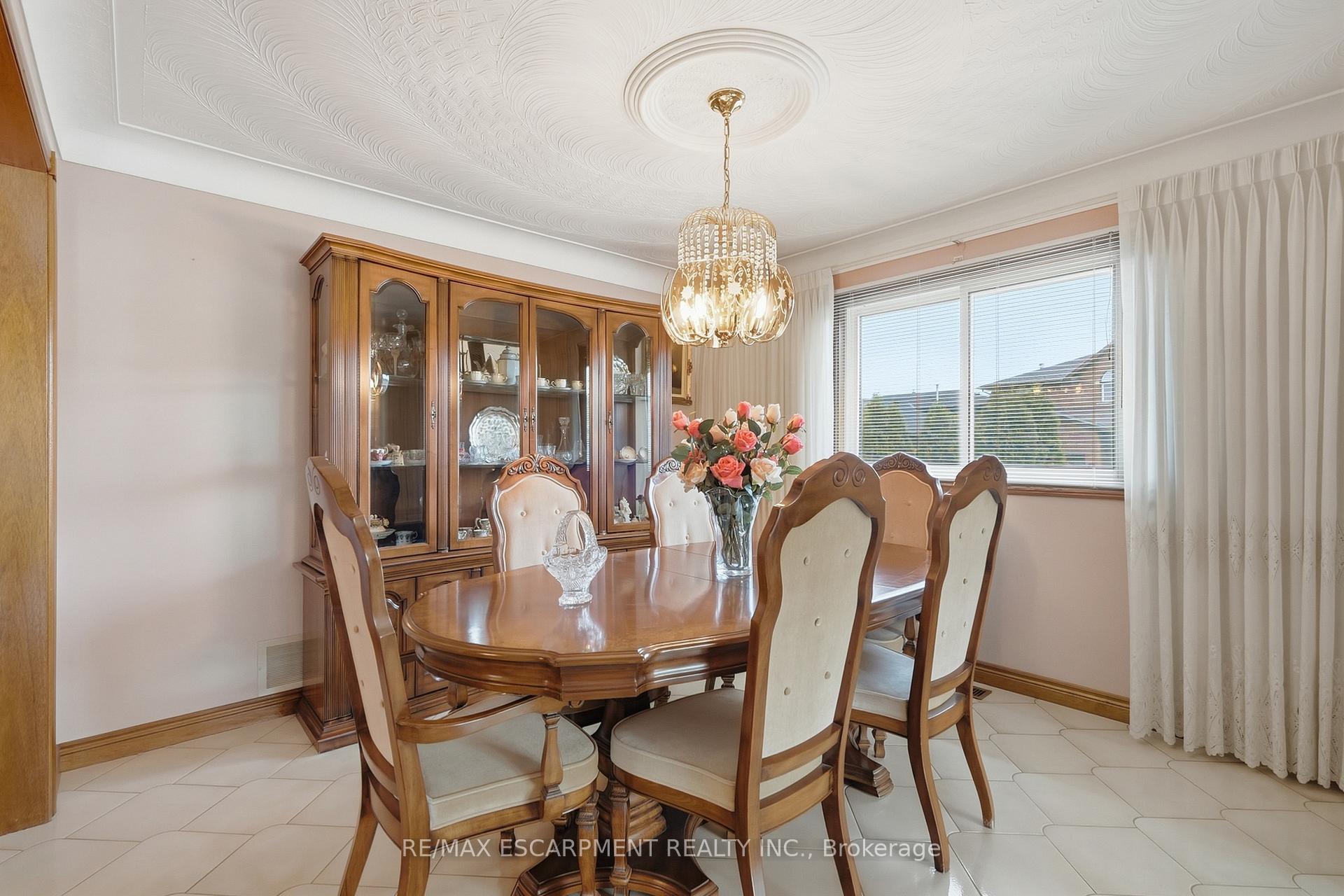 Photo 17 of 7 Vinehill Drive, Hamilton, Stoney Creek Mountain — HOMEH
