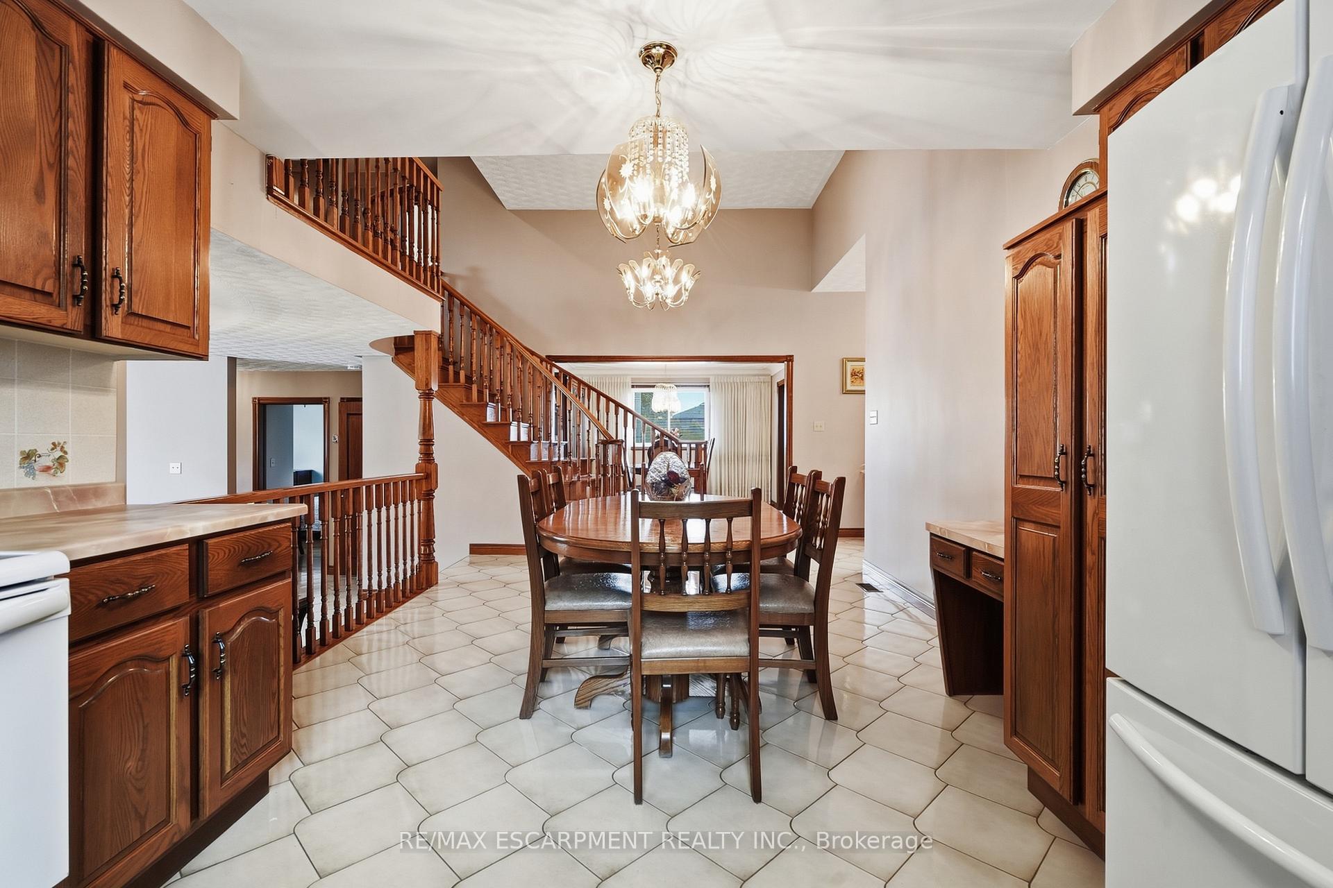 Photo 23 of 7 Vinehill Drive, Hamilton, Stoney Creek Mountain — HOMEH