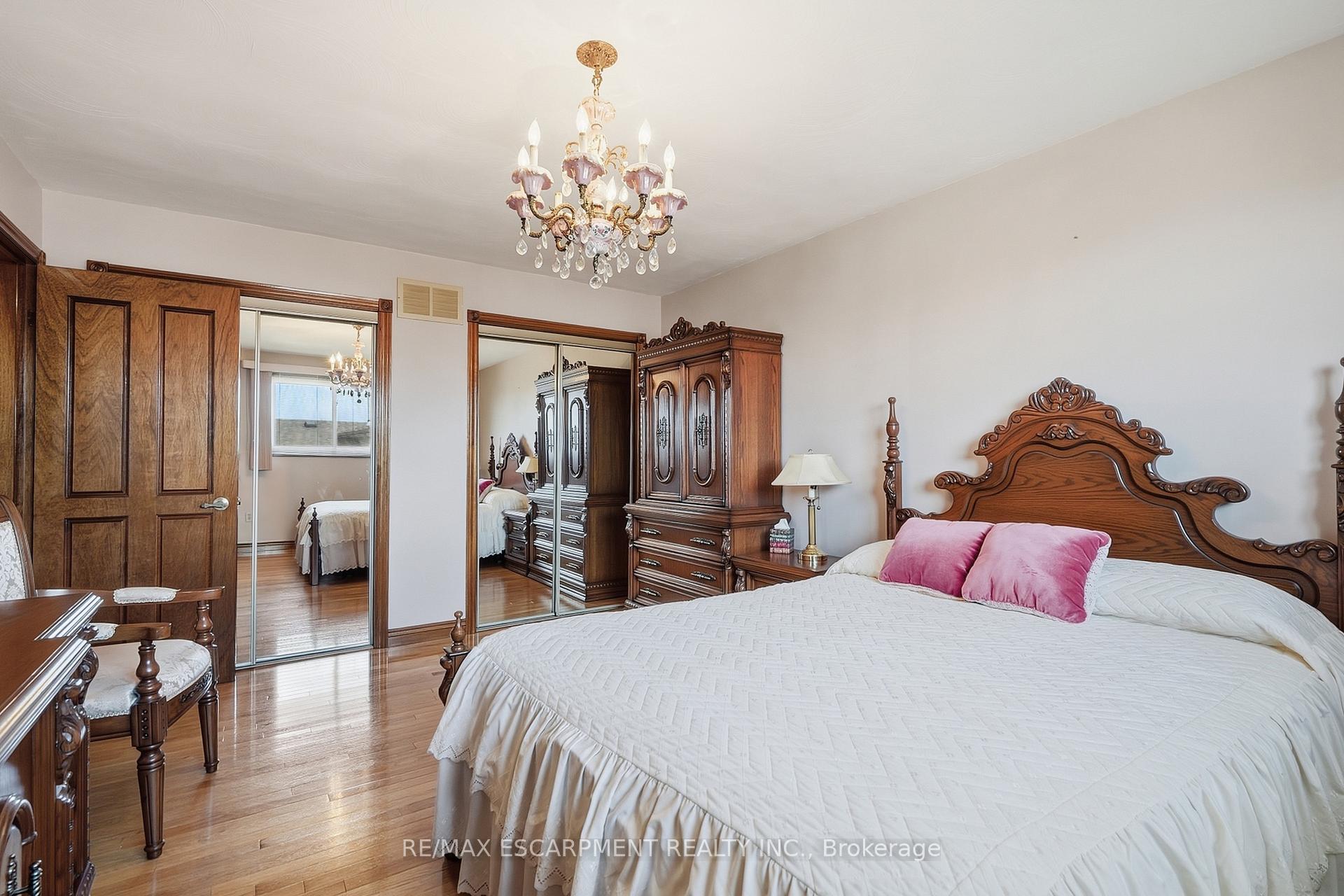 Photo 26 of 7 Vinehill Drive, Hamilton, Stoney Creek Mountain — HOMEH