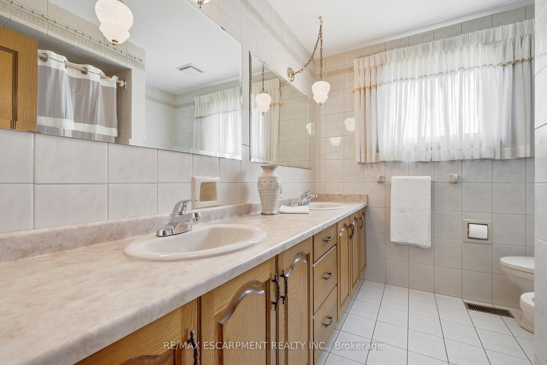 Photo 31 of 7 Vinehill Drive, Hamilton, Stoney Creek Mountain — HOMEH