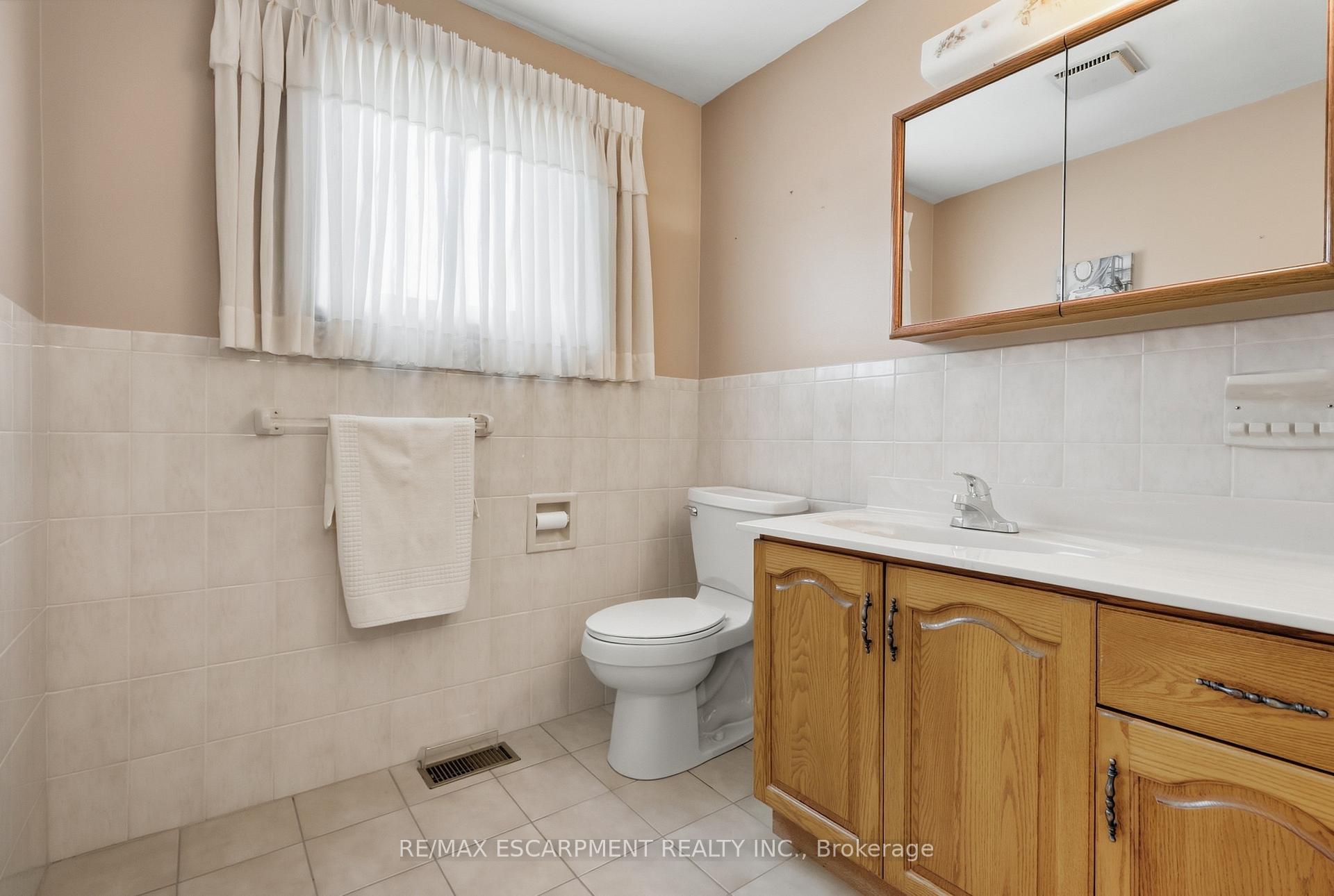 Photo 36 of 7 Vinehill Drive, Hamilton, Stoney Creek Mountain — HOMEH