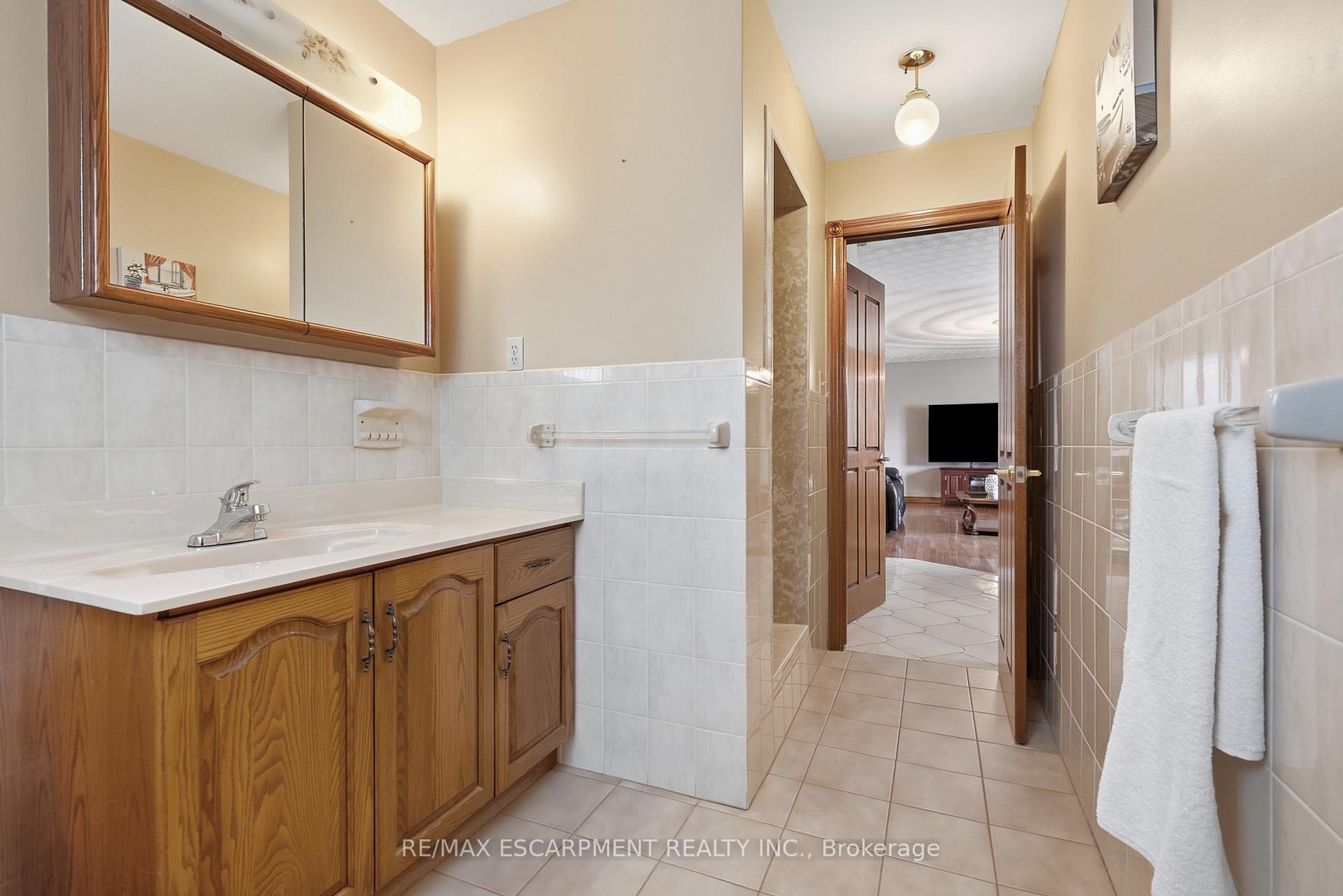 Photo 37 of 7 Vinehill Drive, Hamilton, Stoney Creek Mountain — HOMEH