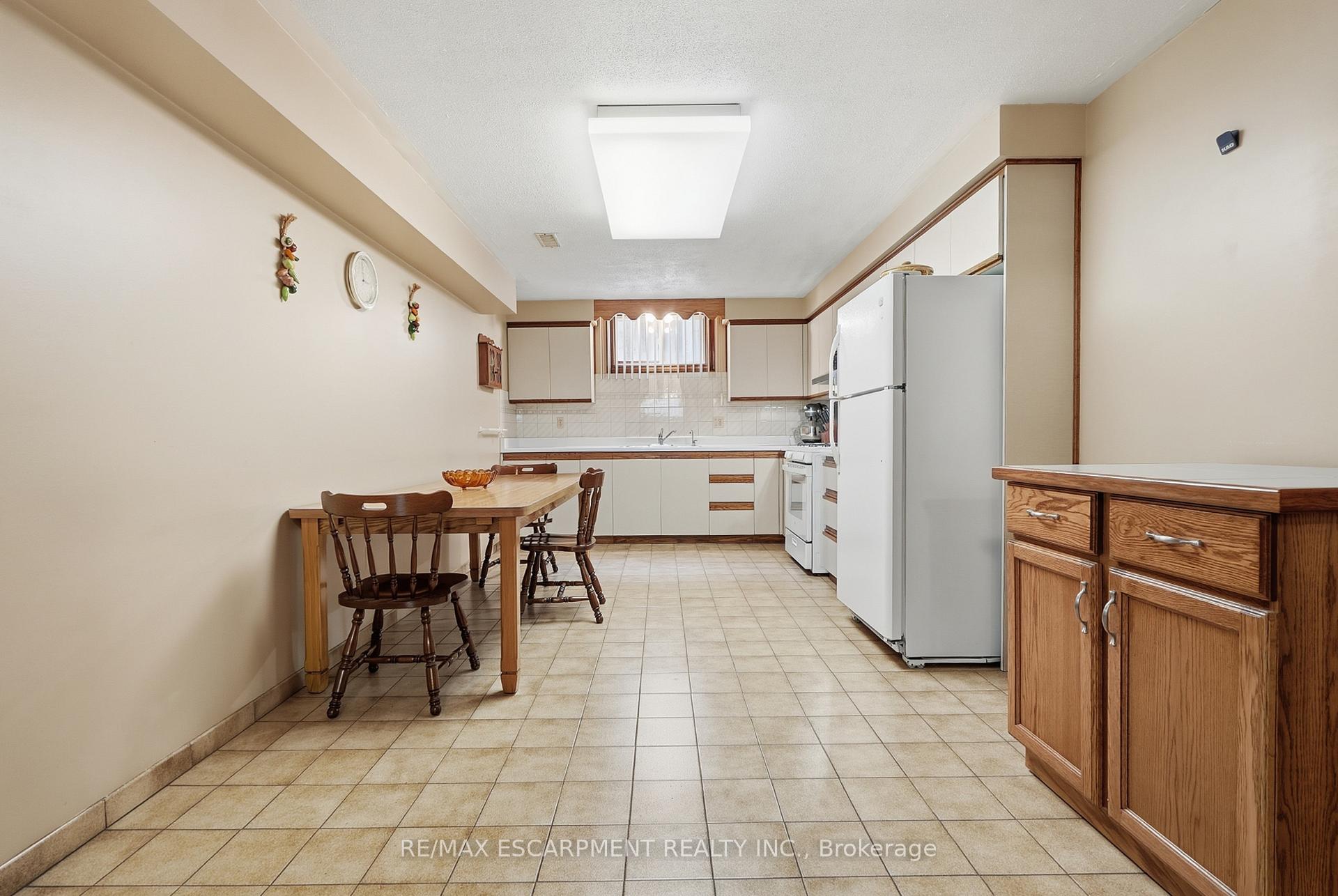 Photo 38 of 7 Vinehill Drive, Hamilton, Stoney Creek Mountain — HOMEH