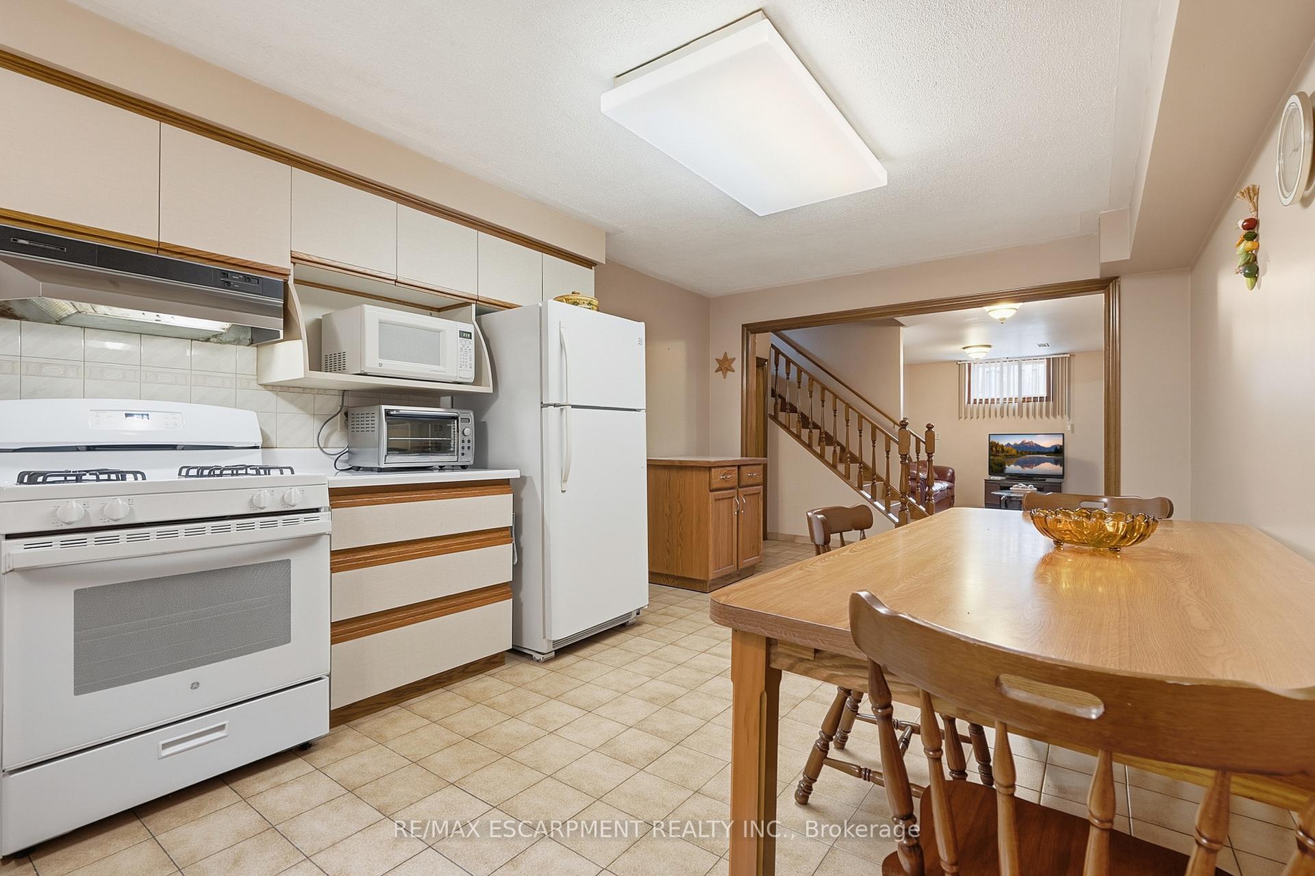 Photo 40 of 7 Vinehill Drive, Hamilton, Stoney Creek Mountain — HOMEH