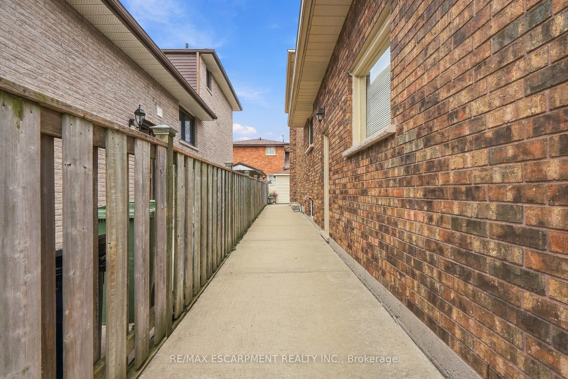 Photo 46 of 7 Vinehill Drive, Hamilton, Stoney Creek Mountain — HOMEH