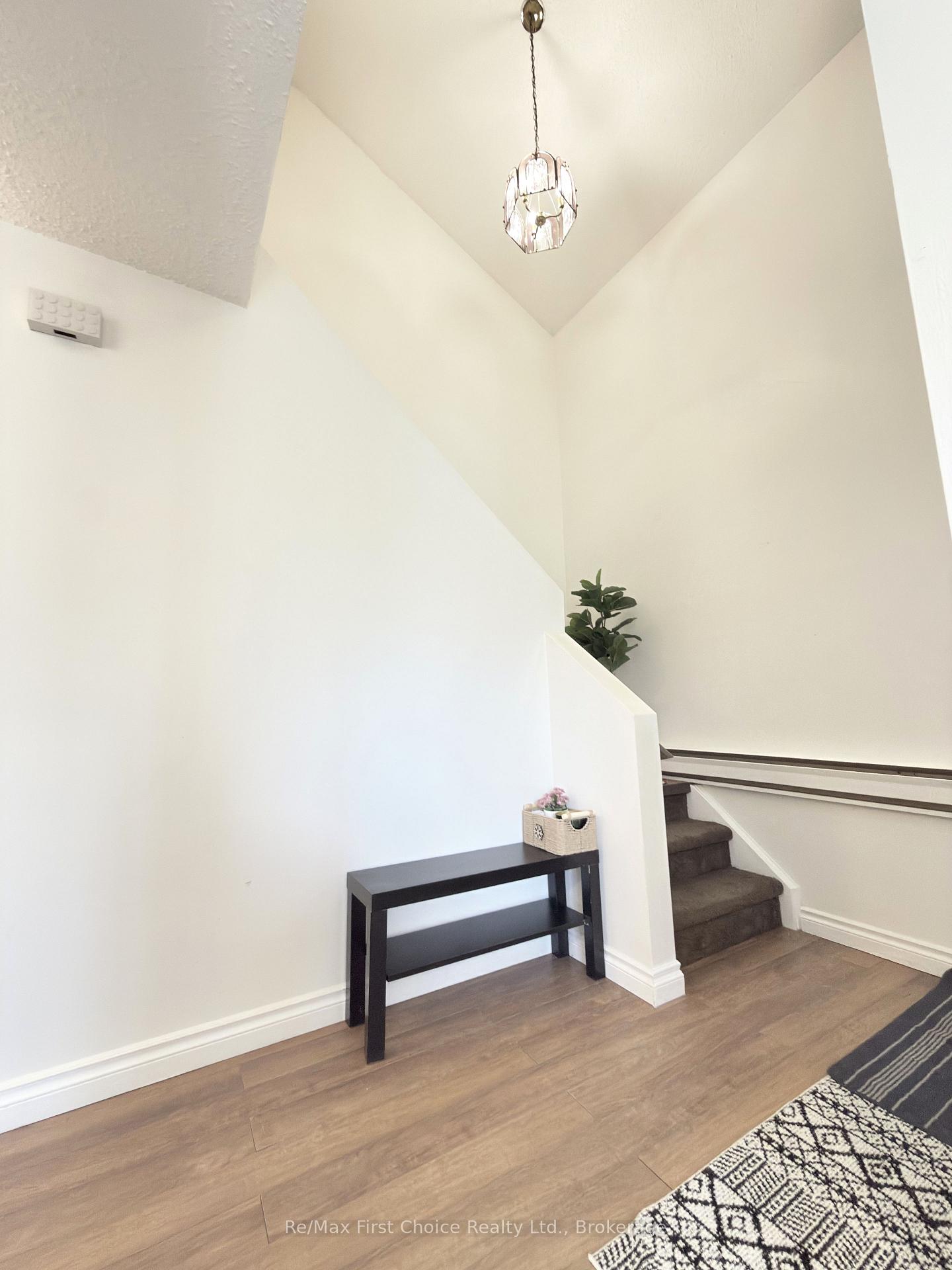 Photo 4 of Unit 32, 585 Nobel Road, Thunder Bay, Academy Heights — HOMEH