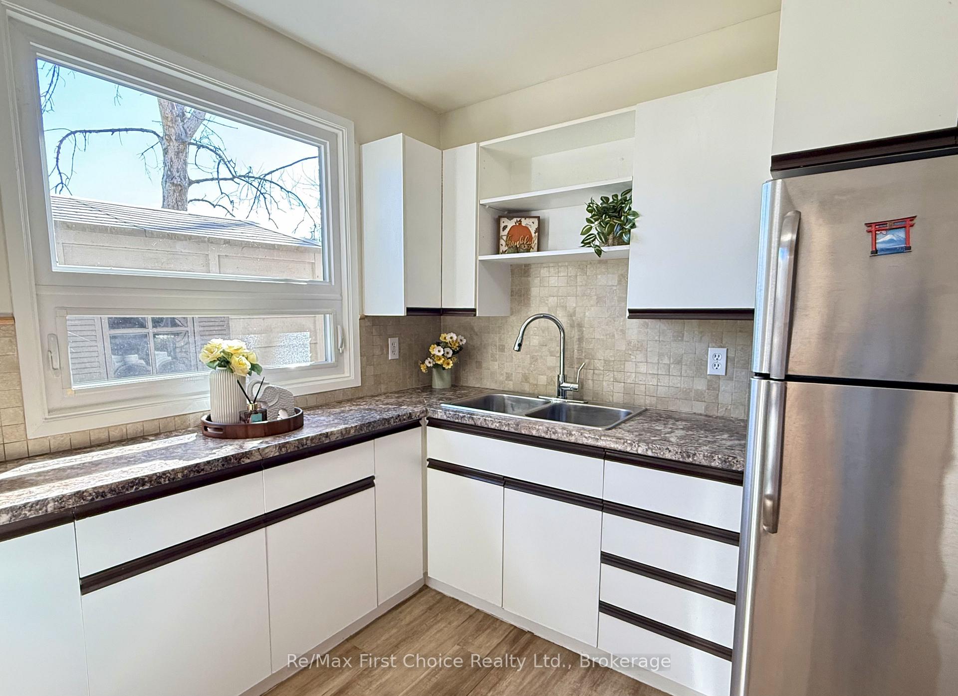Photo 11 of Unit 32, 585 Nobel Road, Thunder Bay, Academy Heights — HOMEH