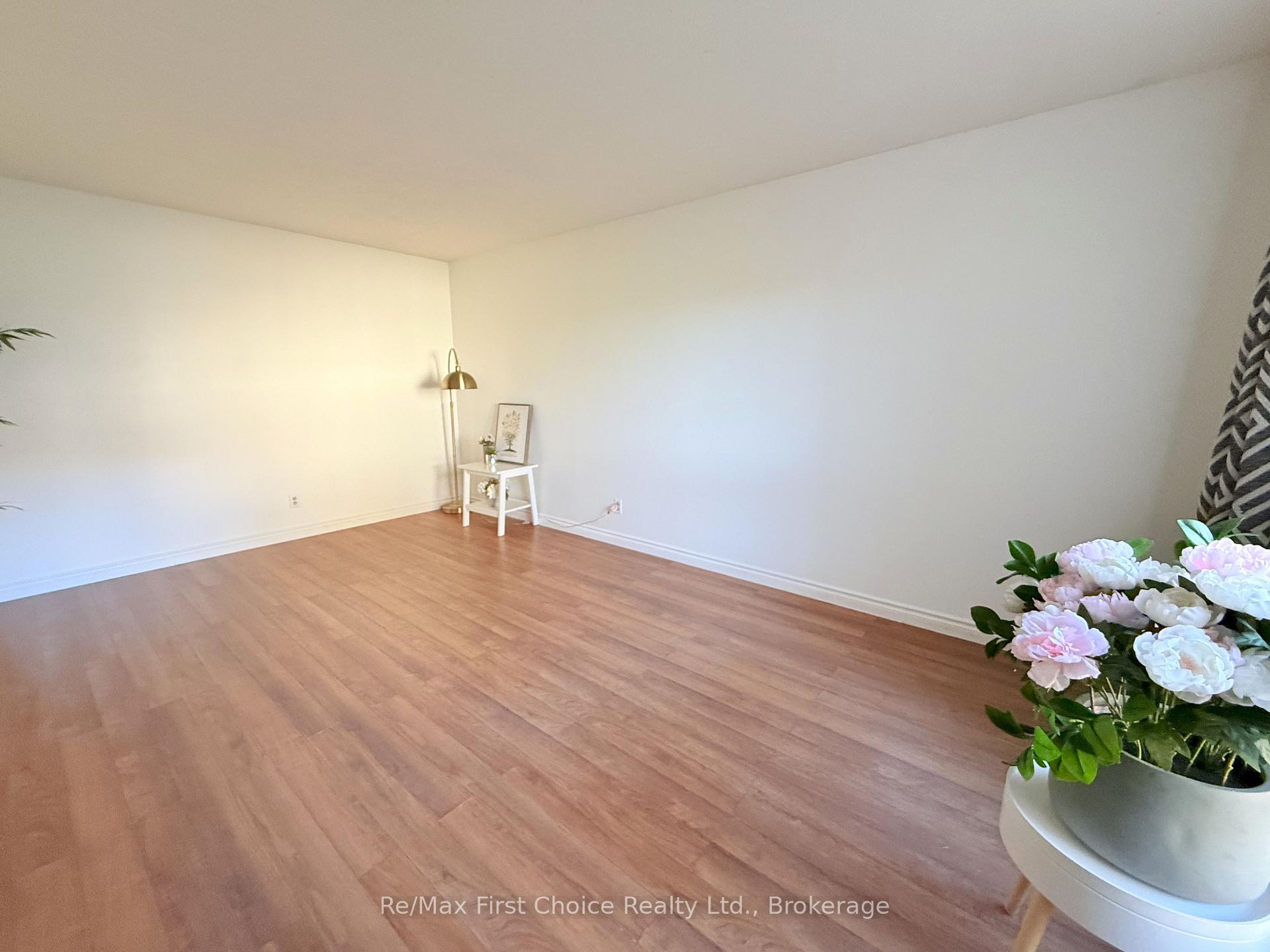 Photo 13 of Unit 32, 585 Nobel Road, Thunder Bay, Academy Heights — HOMEH