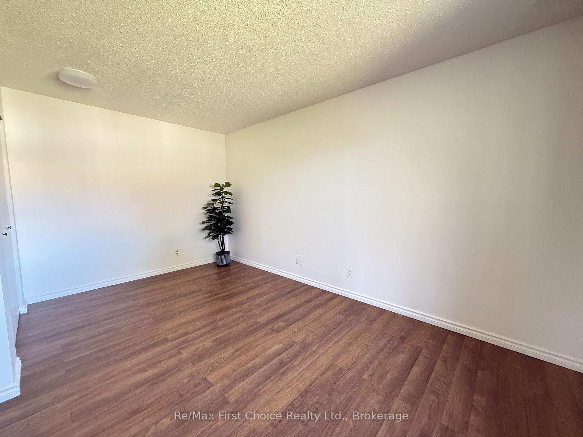 Photo 14 of Unit 32, 585 Nobel Road, Thunder Bay, Academy Heights — HOMEH