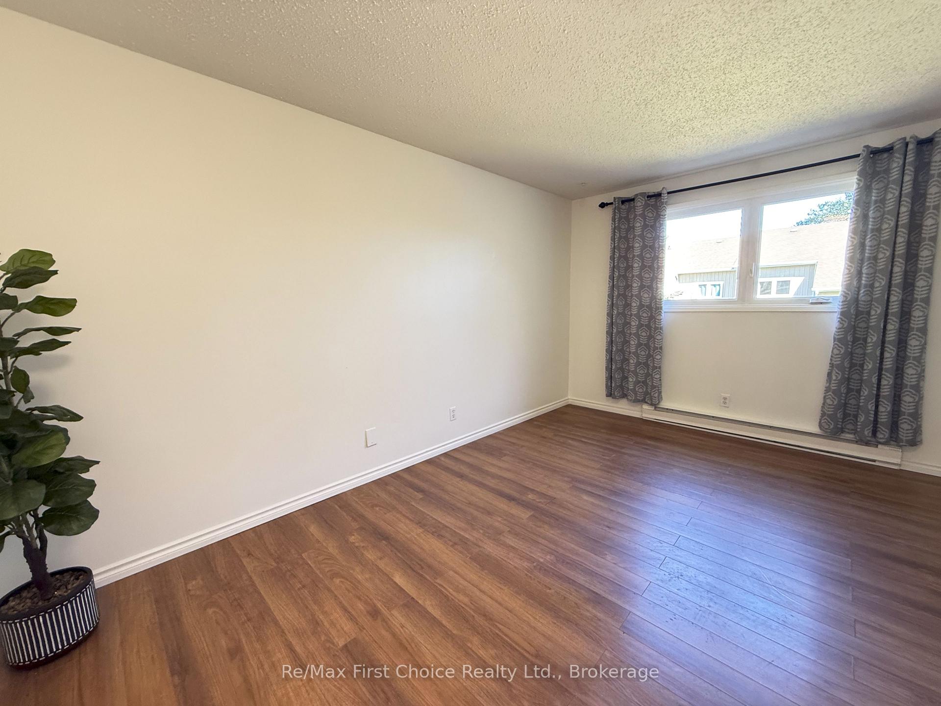 Photo 15 of Unit 32, 585 Nobel Road, Thunder Bay, Academy Heights — HOMEH