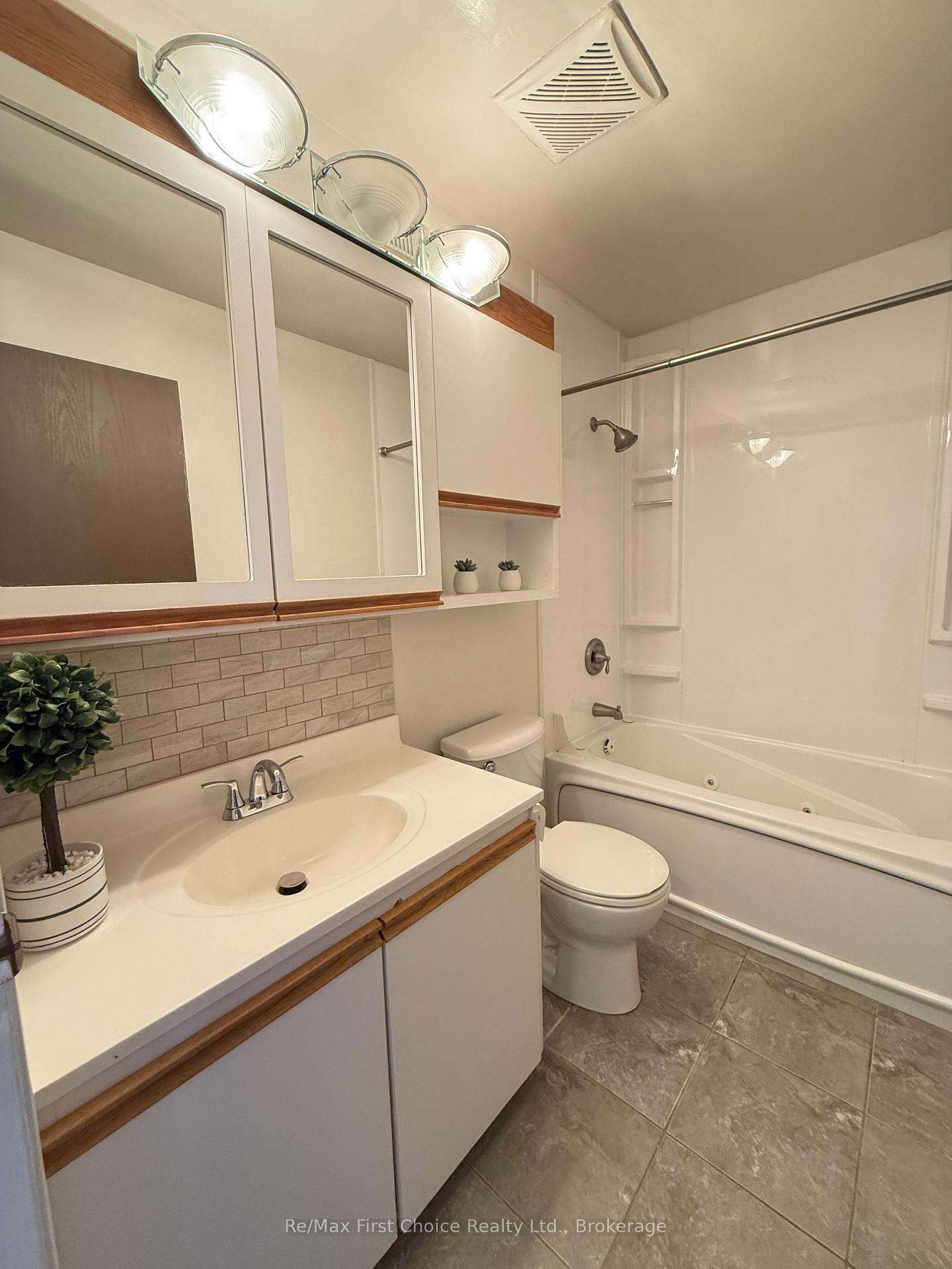 Photo 21 of Unit 32, 585 Nobel Road, Thunder Bay, Academy Heights — HOMEH