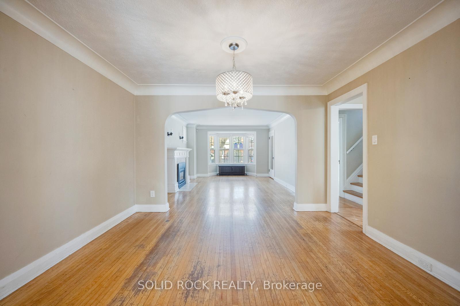 Photo 8 of 117 Mill Street S, Brampton, Downtown Brampton — HOMEH