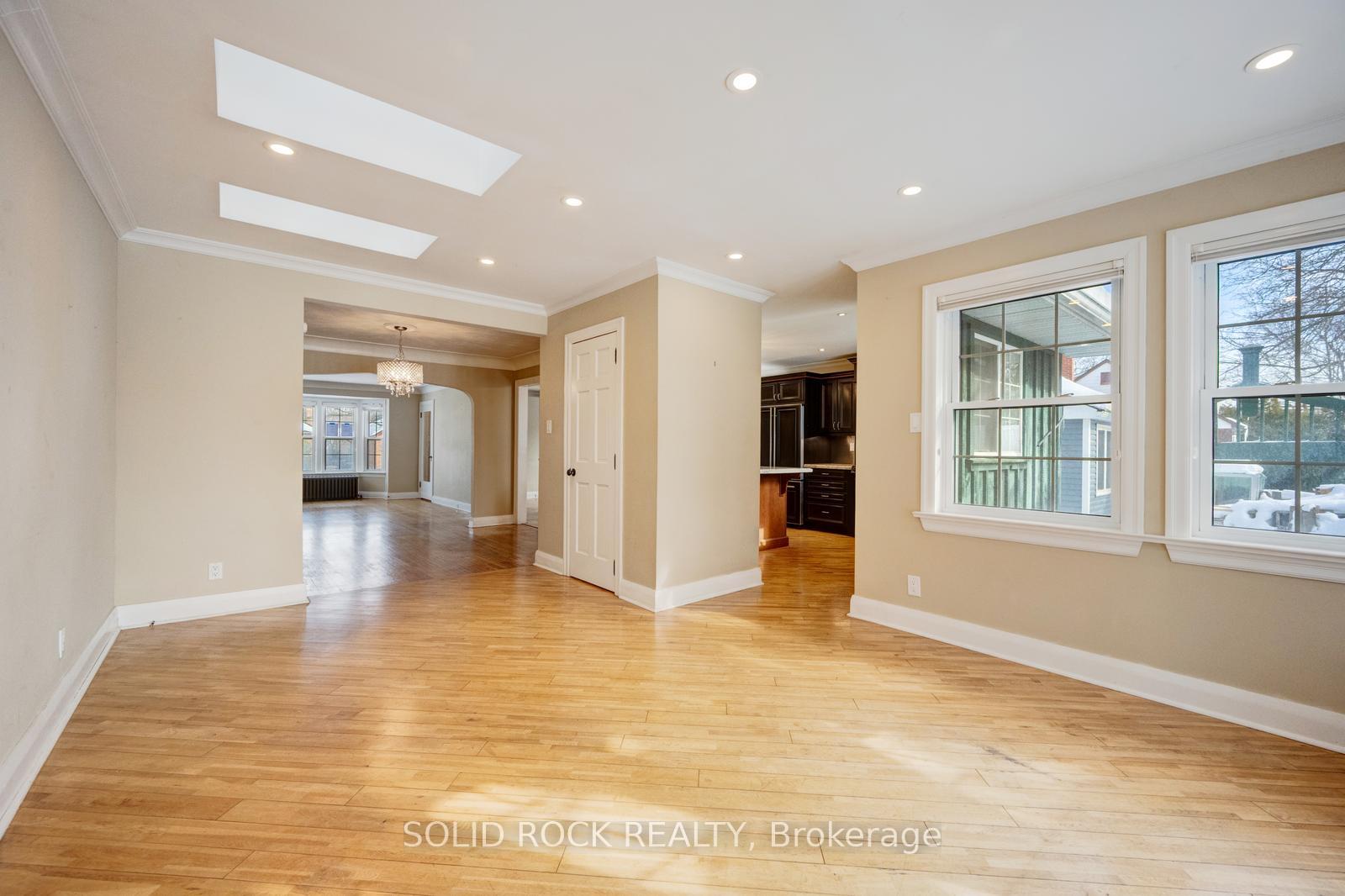 Photo 9 of 117 Mill Street S, Brampton, Downtown Brampton — HOMEH