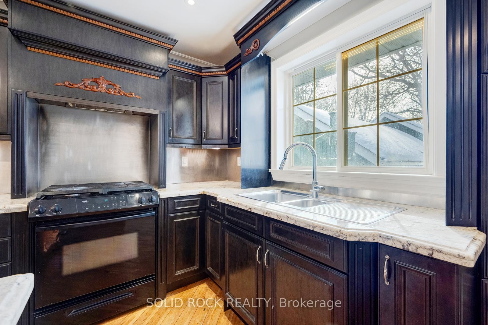 Photo 12 of 117 Mill Street S, Brampton, Downtown Brampton — HOMEH