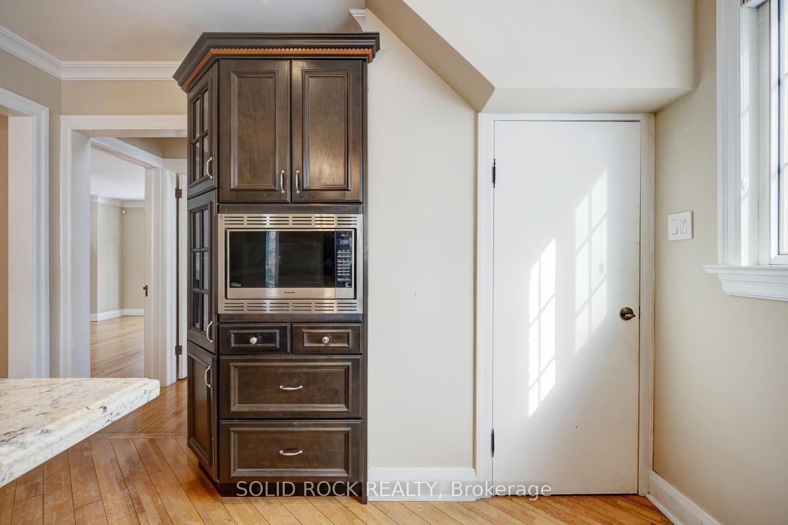 Photo 15 of 117 Mill Street S, Brampton, Downtown Brampton — HOMEH