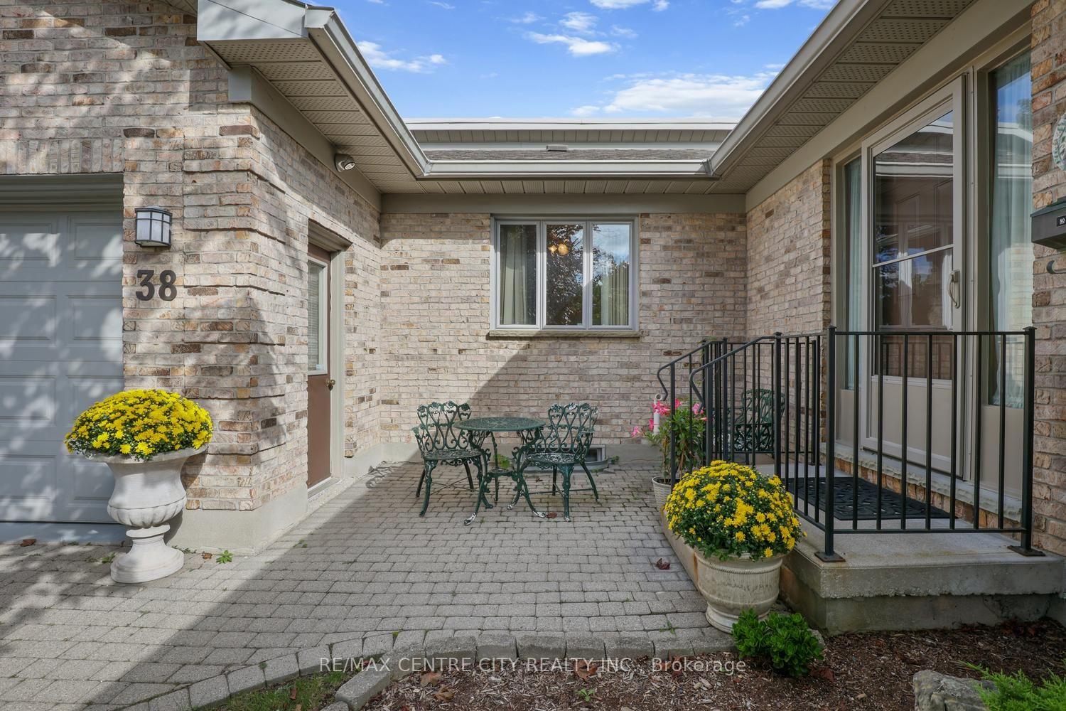 Photo 4 of Unit 38, 14 Doon Drive, London, North G — HOMEH