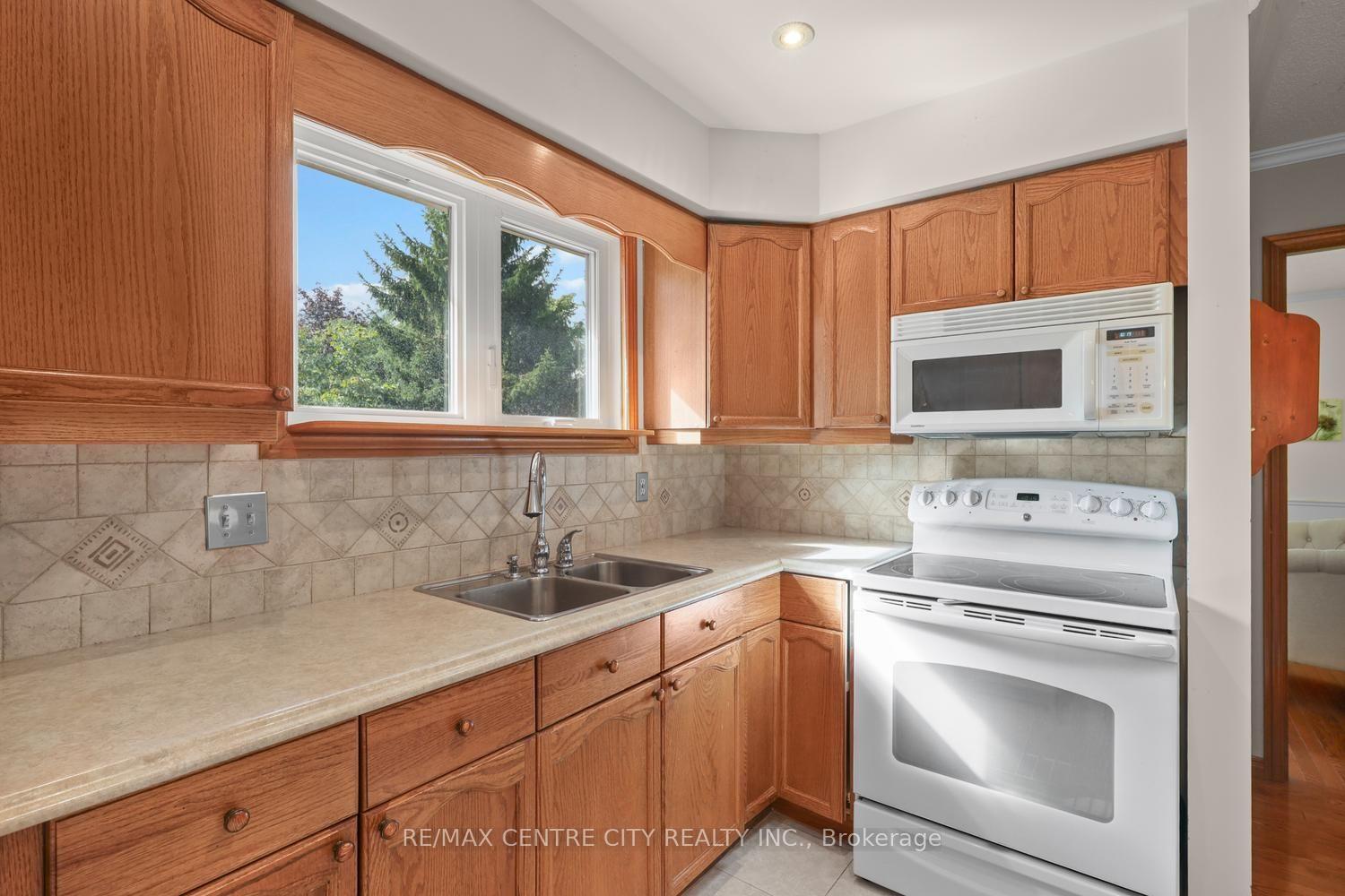 Photo 15 of Unit 38, 14 Doon Drive, London, North G — HOMEH