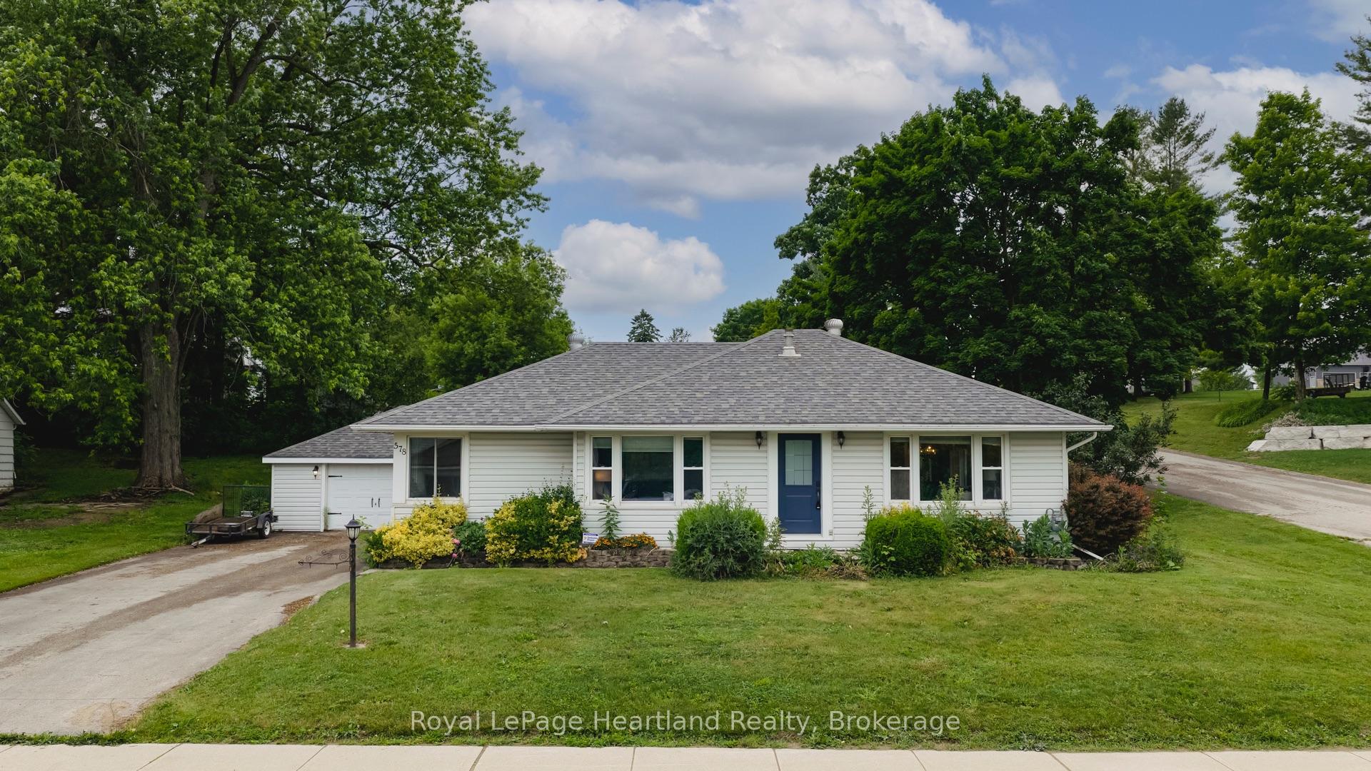 Photo 1 of 578 Stauffer Street, Huron-Kinloss, Lucknow — HOMEH
