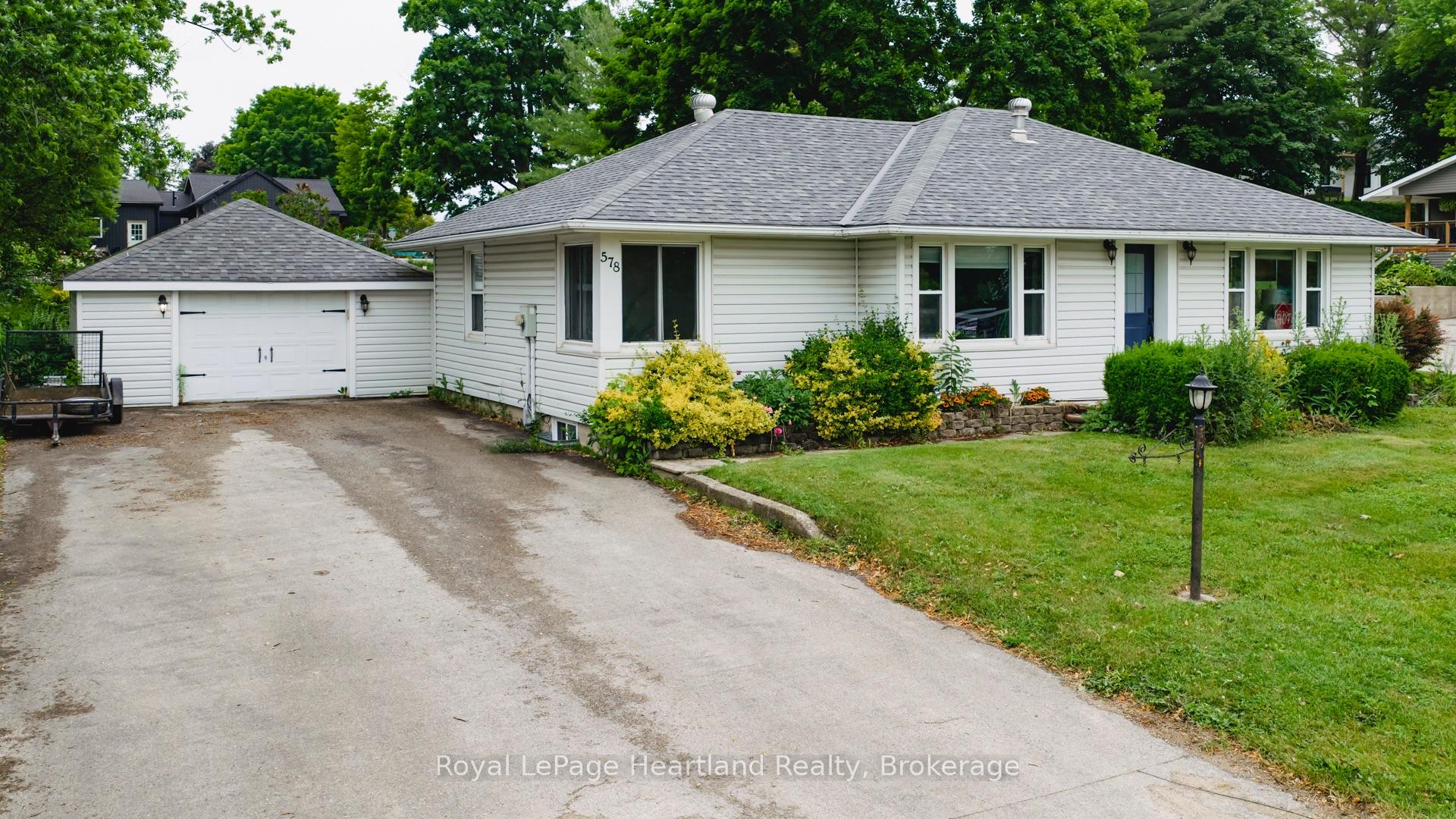 Photo 2 of 578 Stauffer Street, Huron-Kinloss, Lucknow — HOMEH