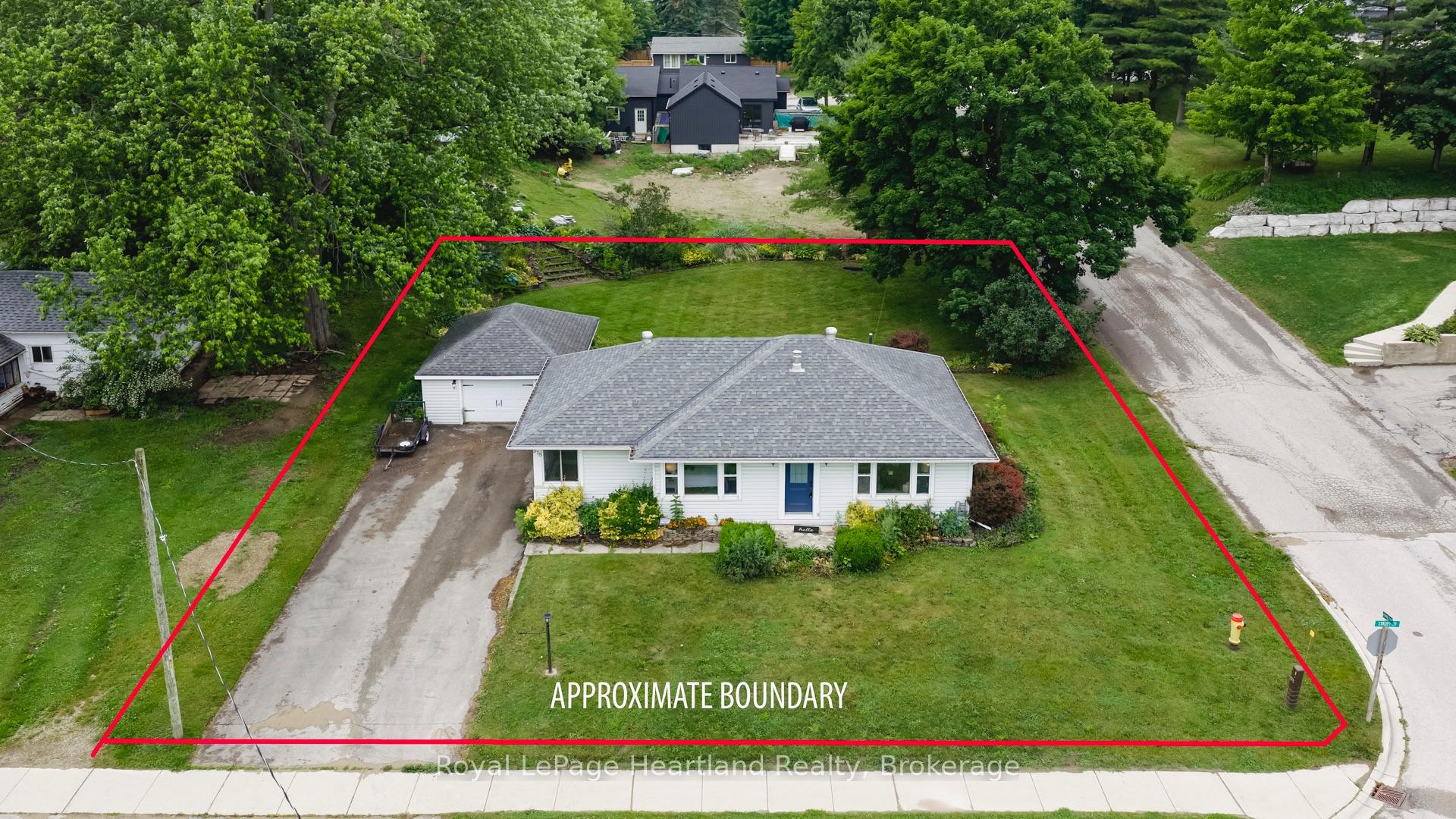 Photo 3 of 578 Stauffer Street, Huron-Kinloss, Lucknow — HOMEH