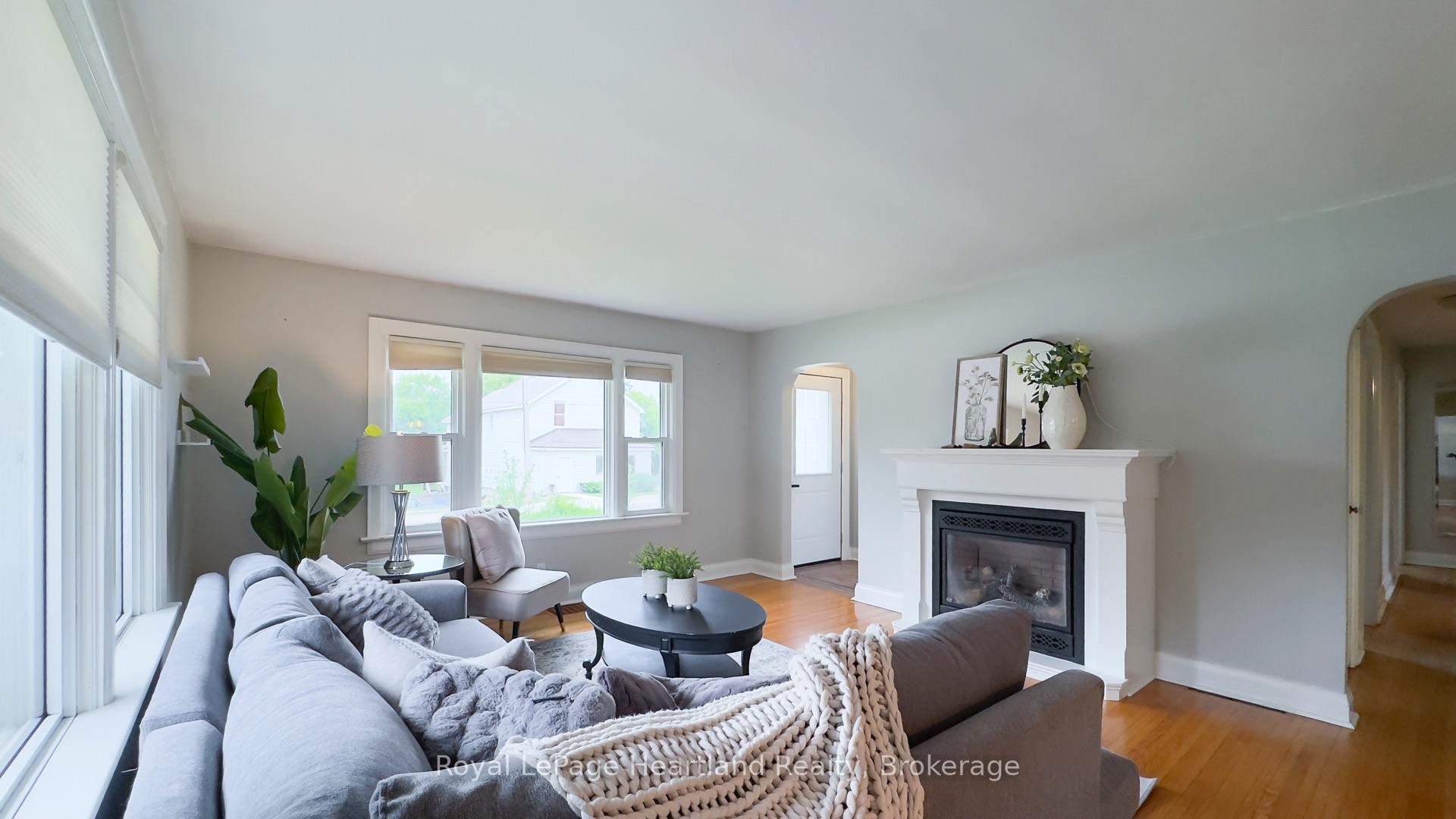 Photo 9 of 578 Stauffer Street, Huron-Kinloss, Lucknow — HOMEH