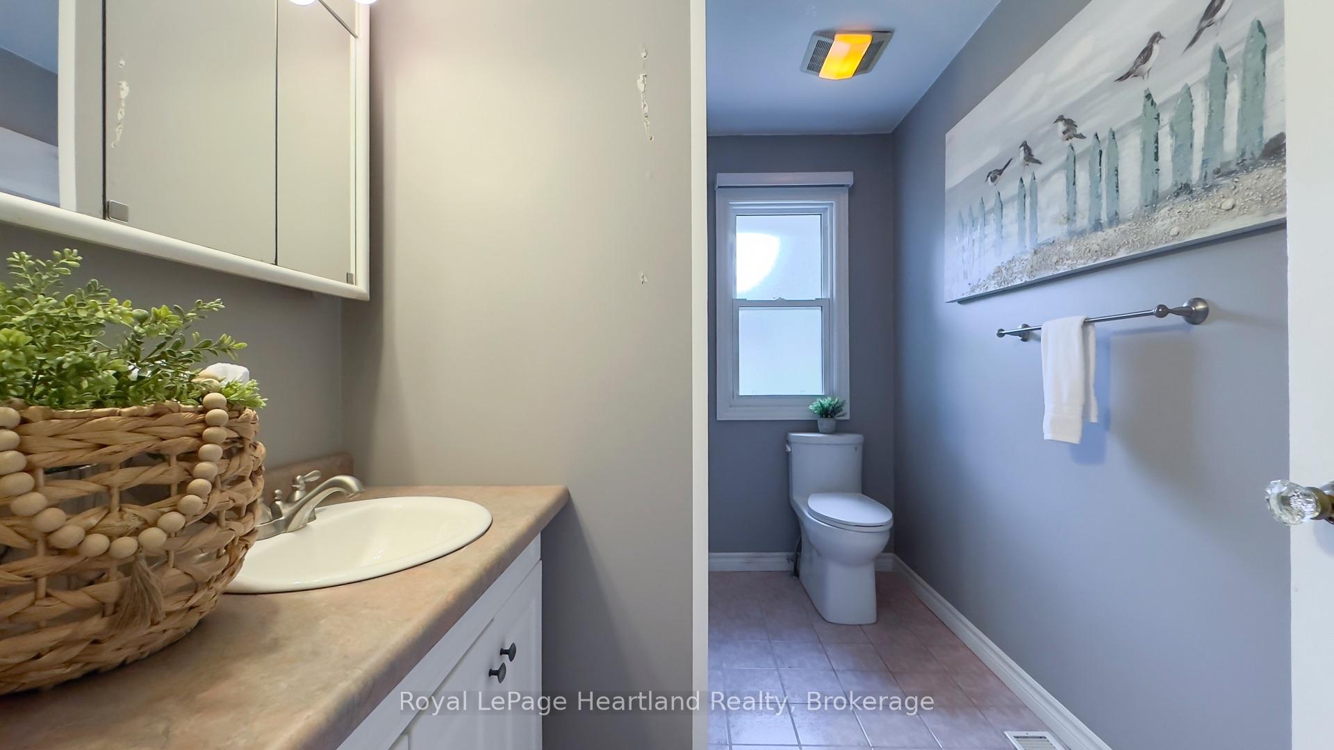 Photo 17 of 578 Stauffer Street, Huron-Kinloss, Lucknow — HOMEH