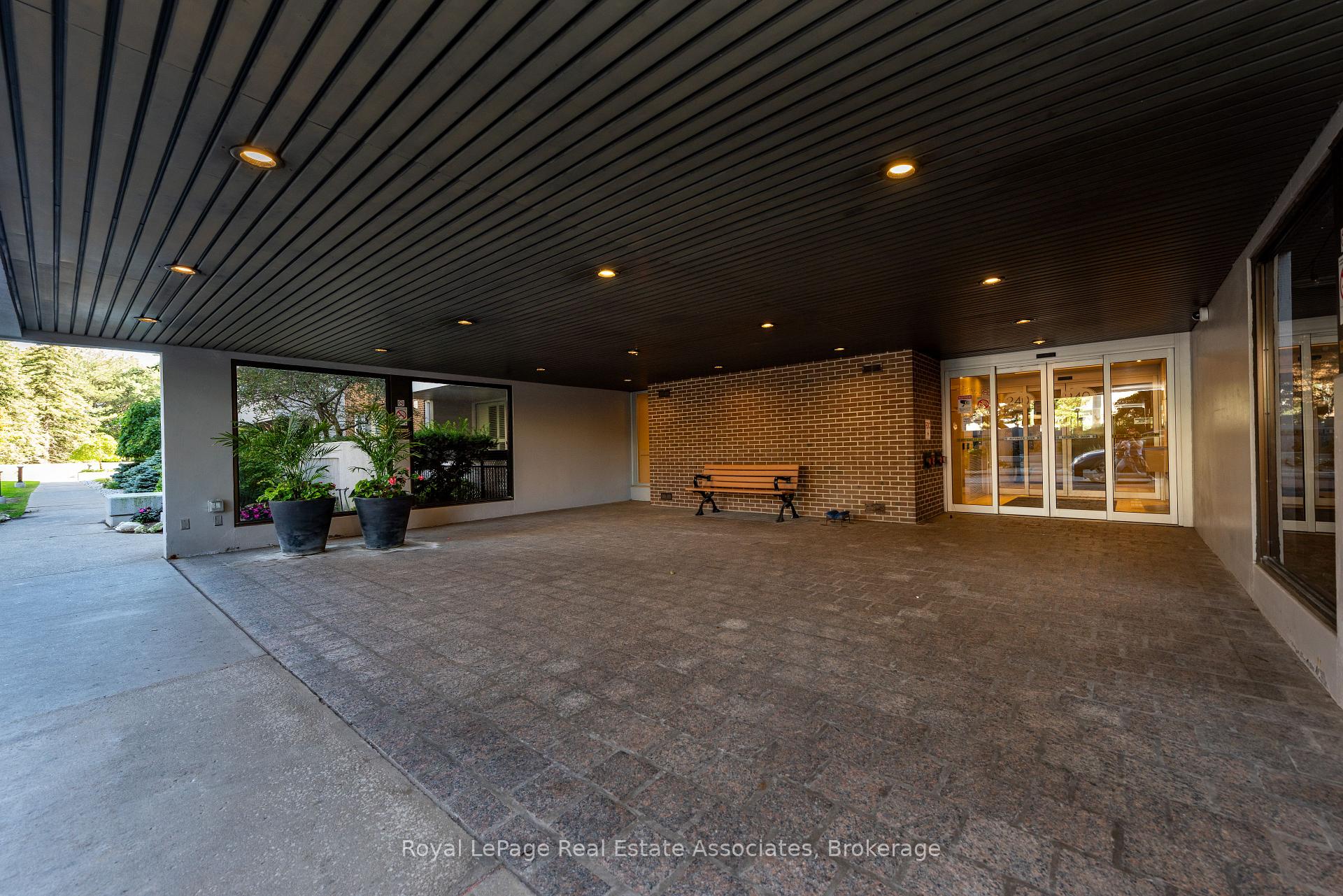 Photo 3 of Unit #1906, 240 Scarlett Road, Toronto, Rockcliffe-Smythe — HOMEH