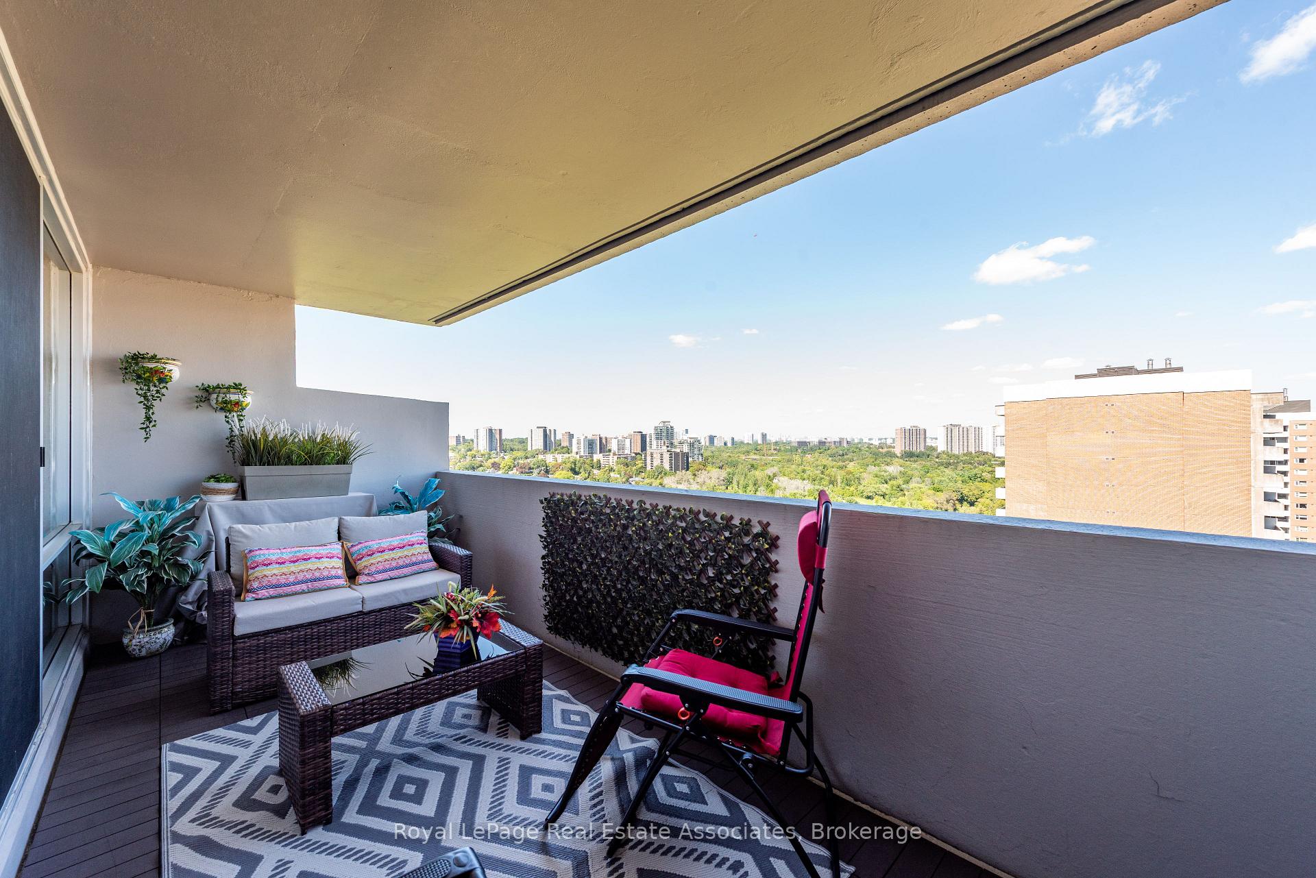 Photo 19 of Unit #1906, 240 Scarlett Road, Toronto, Rockcliffe-Smythe — HOMEH