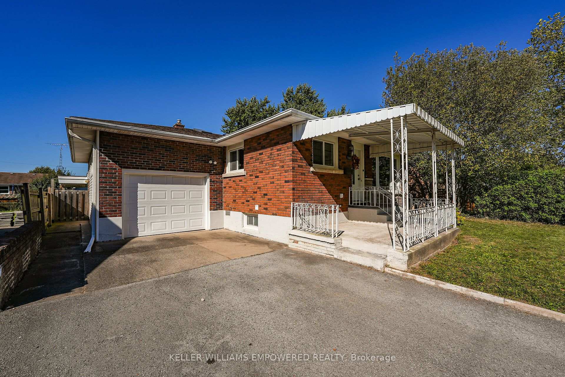 Photo of Unit BSMT, 7139 Warden Avenue