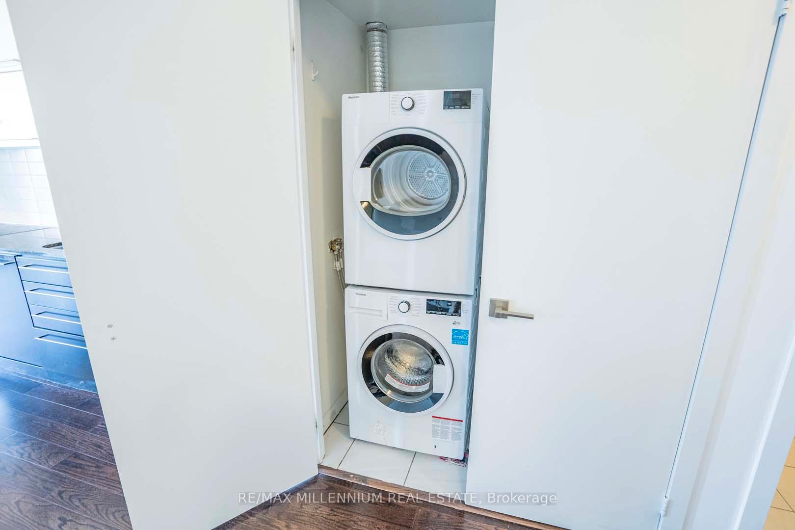 Photo 8 of Unit 2212, 770 Bay Street, Toronto, Bay Street Corridor — HOMEH