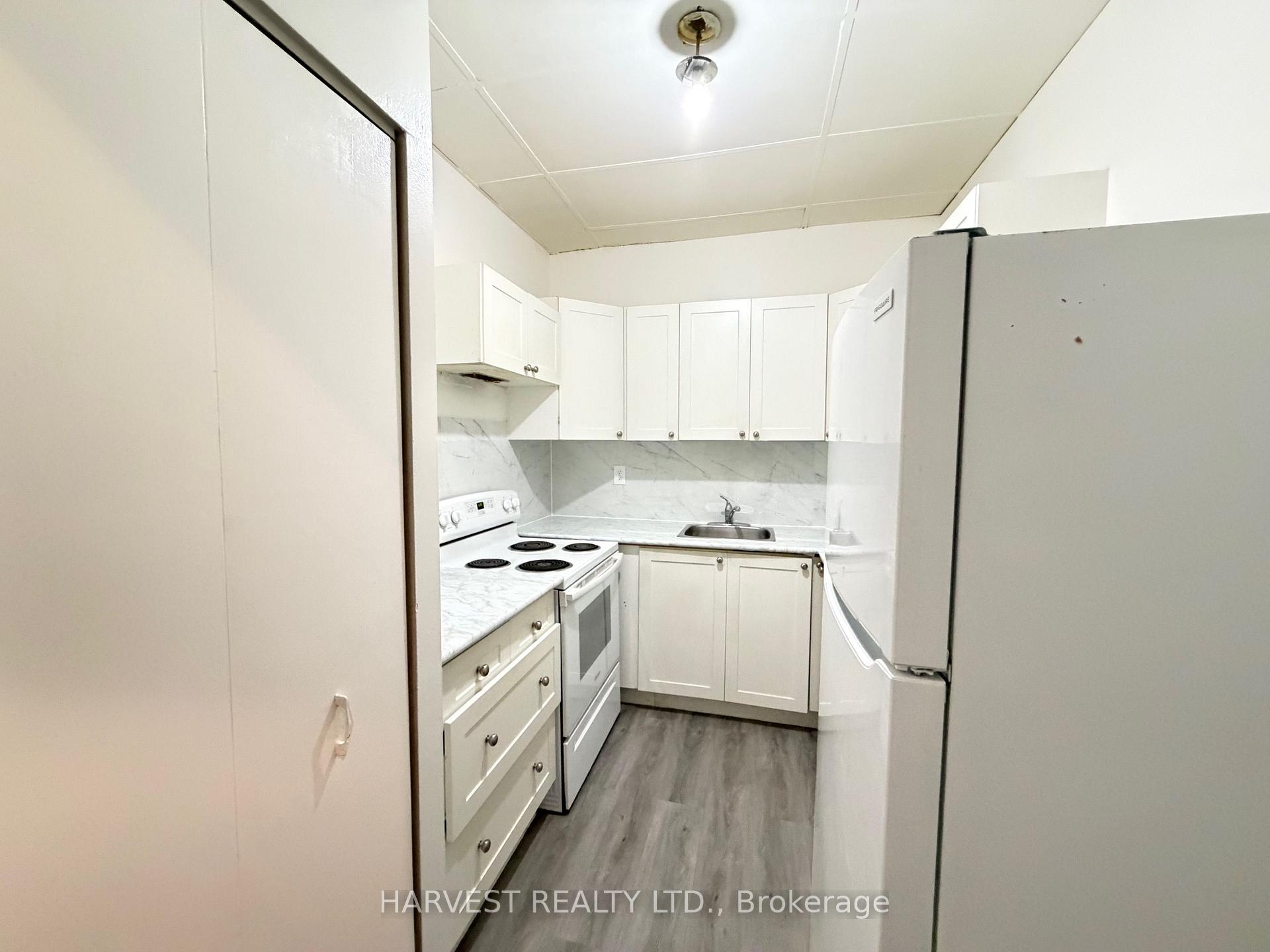 Photo 4 of Unit 2nd Level Unit 2, 100 Main Street N, Markham, Old Markham Village — HOMEH