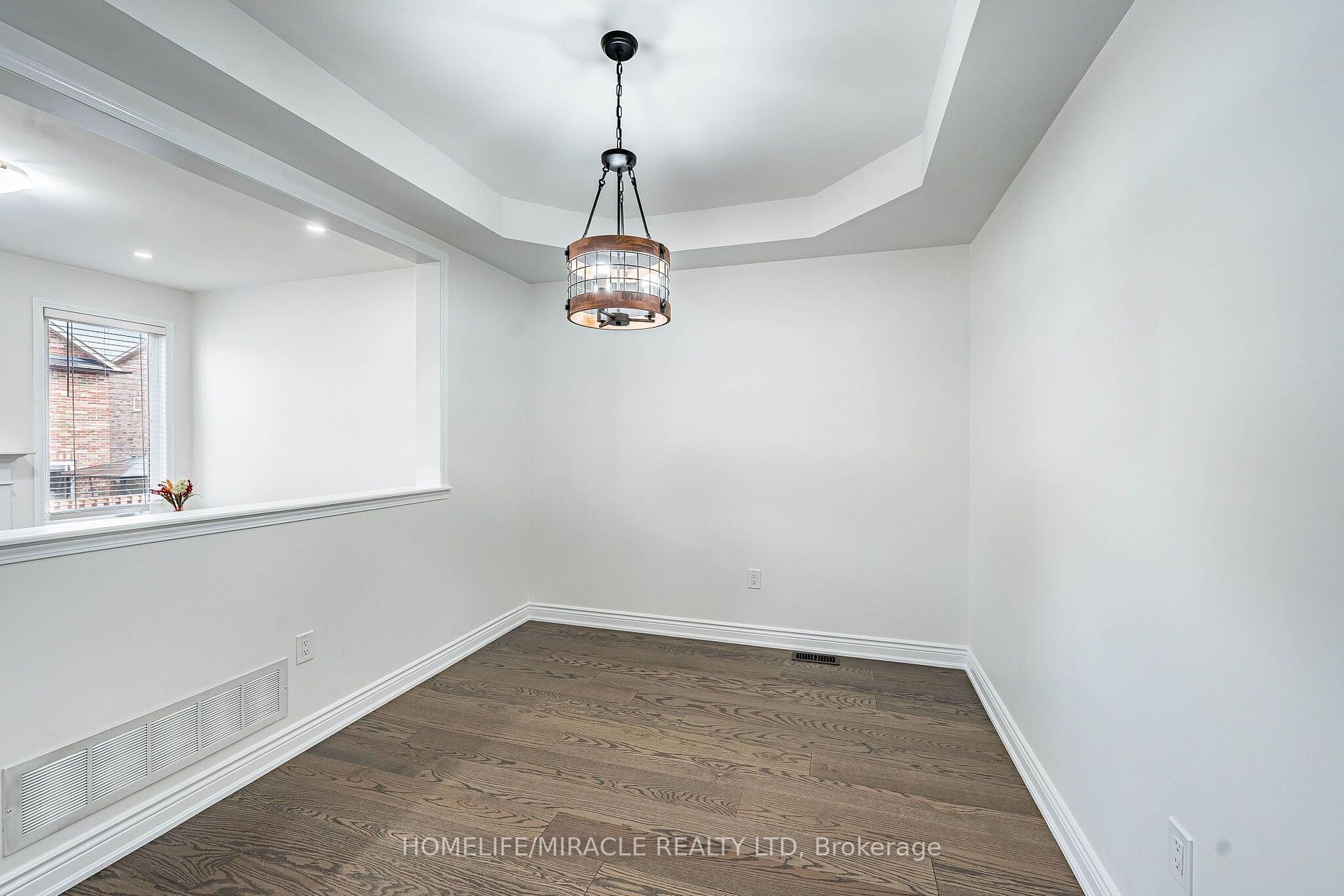 Photo 11 of 354 Panhellenic Drive, Mississauga, Meadowvale Village — HOMEH