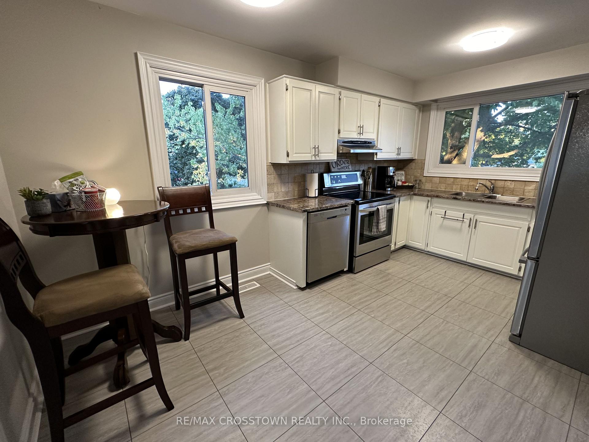 Photo 9 of 64 Marshall Street, Barrie, Allandale Heights — HOMEH