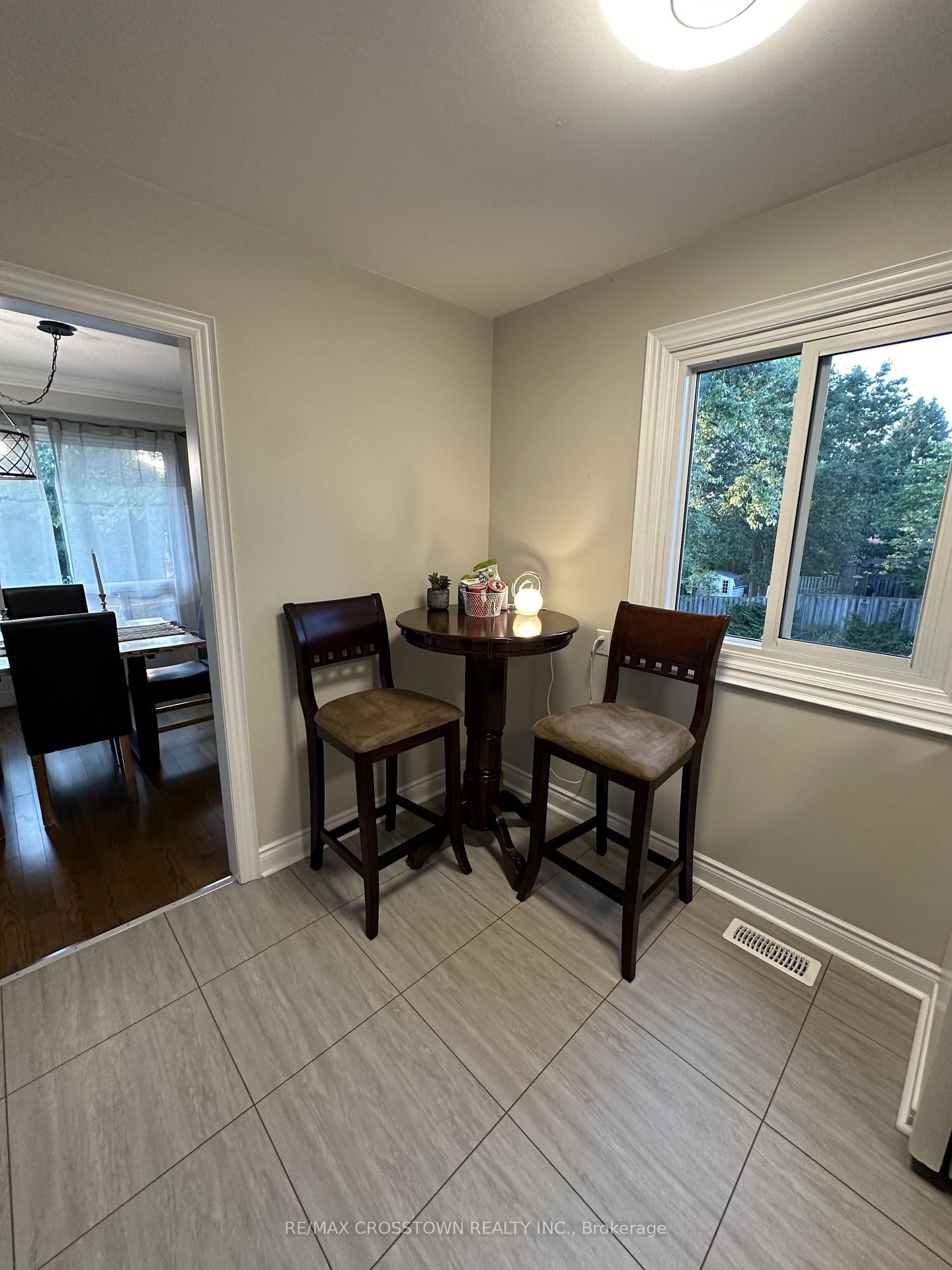 Photo 10 of 64 Marshall Street, Barrie, Allandale Heights — HOMEH