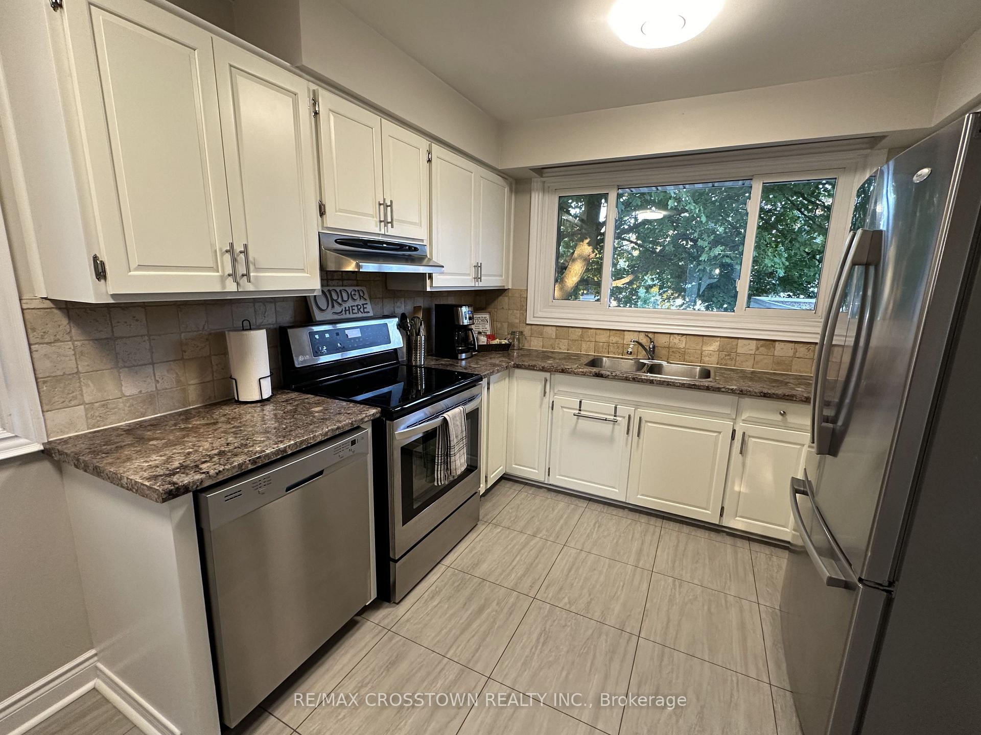 Photo 11 of 64 Marshall Street, Barrie, Allandale Heights — HOMEH