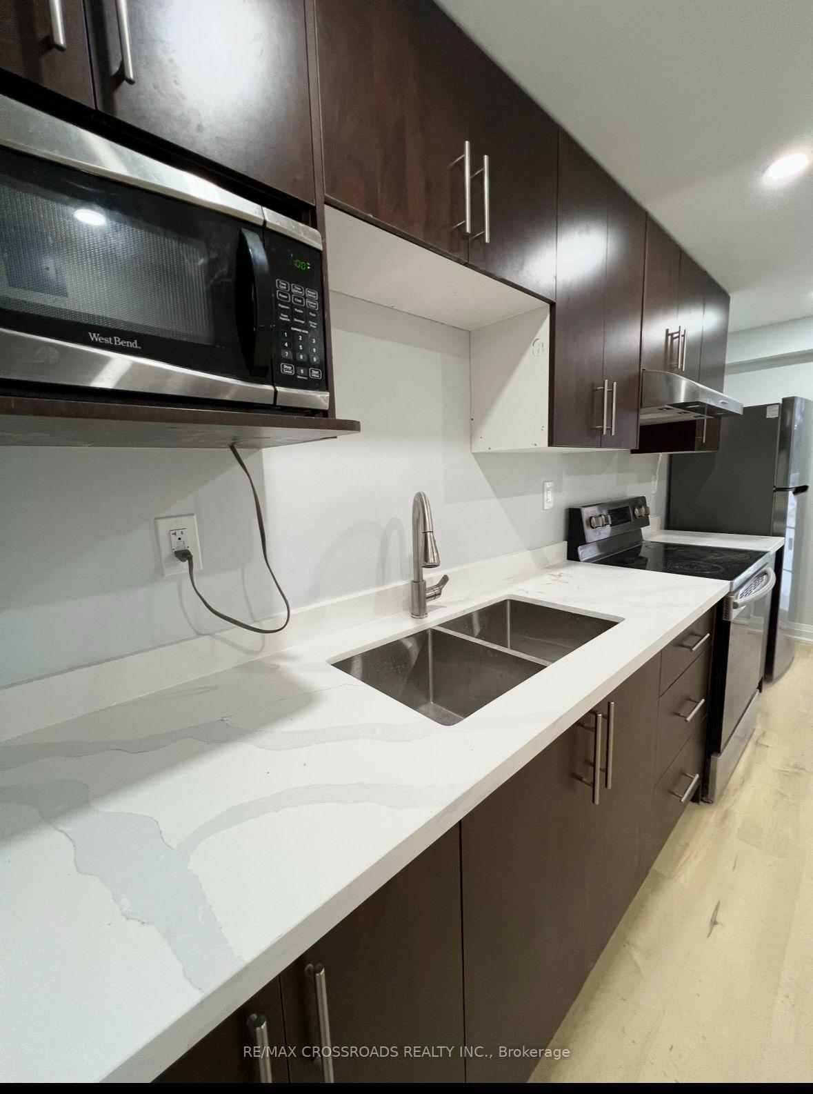 Photo 2 of 2388 Dress Circle Crescent, Oshawa, Windfields — HOMEH