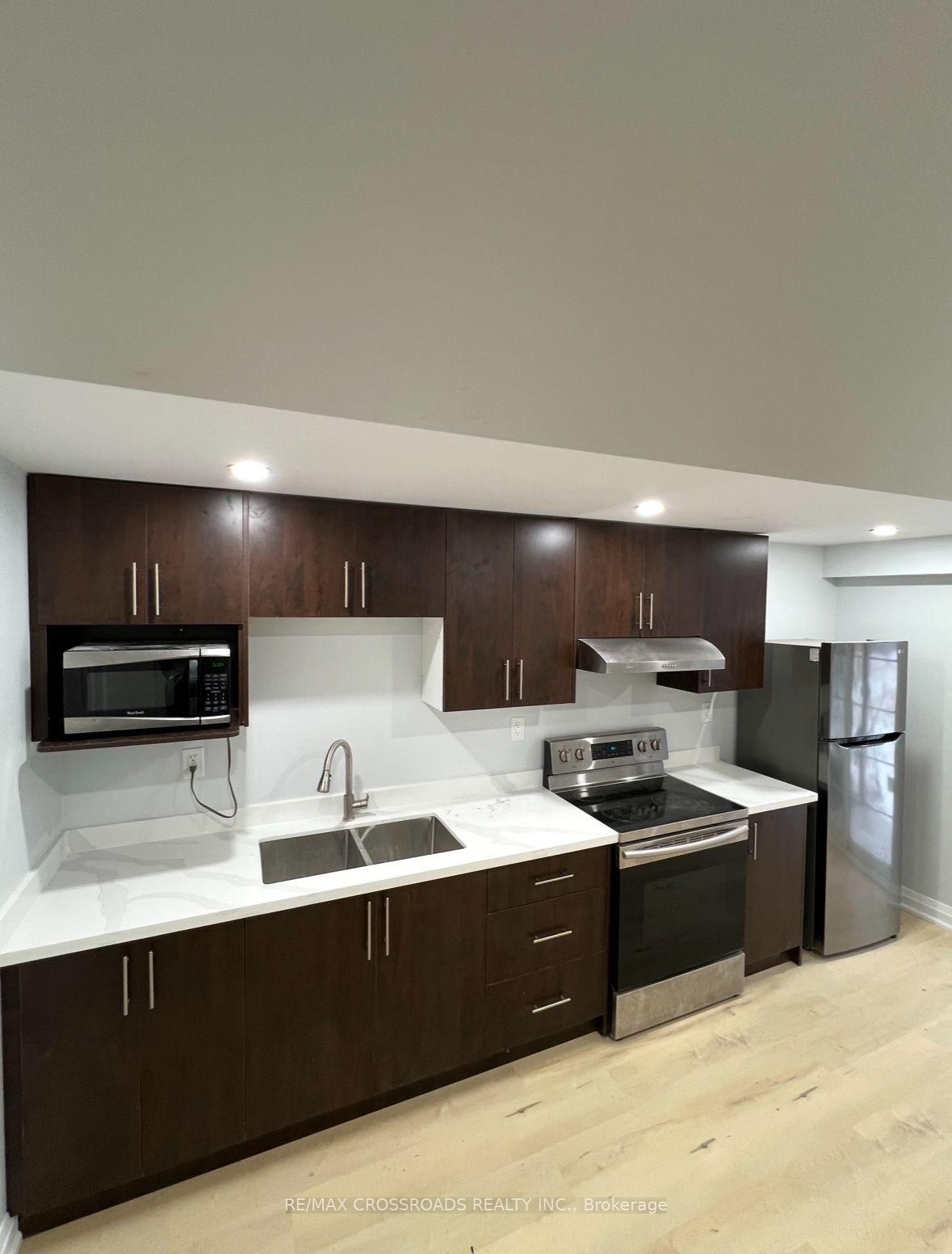 Photo 3 of 2388 Dress Circle Crescent, Oshawa, Windfields — HOMEH