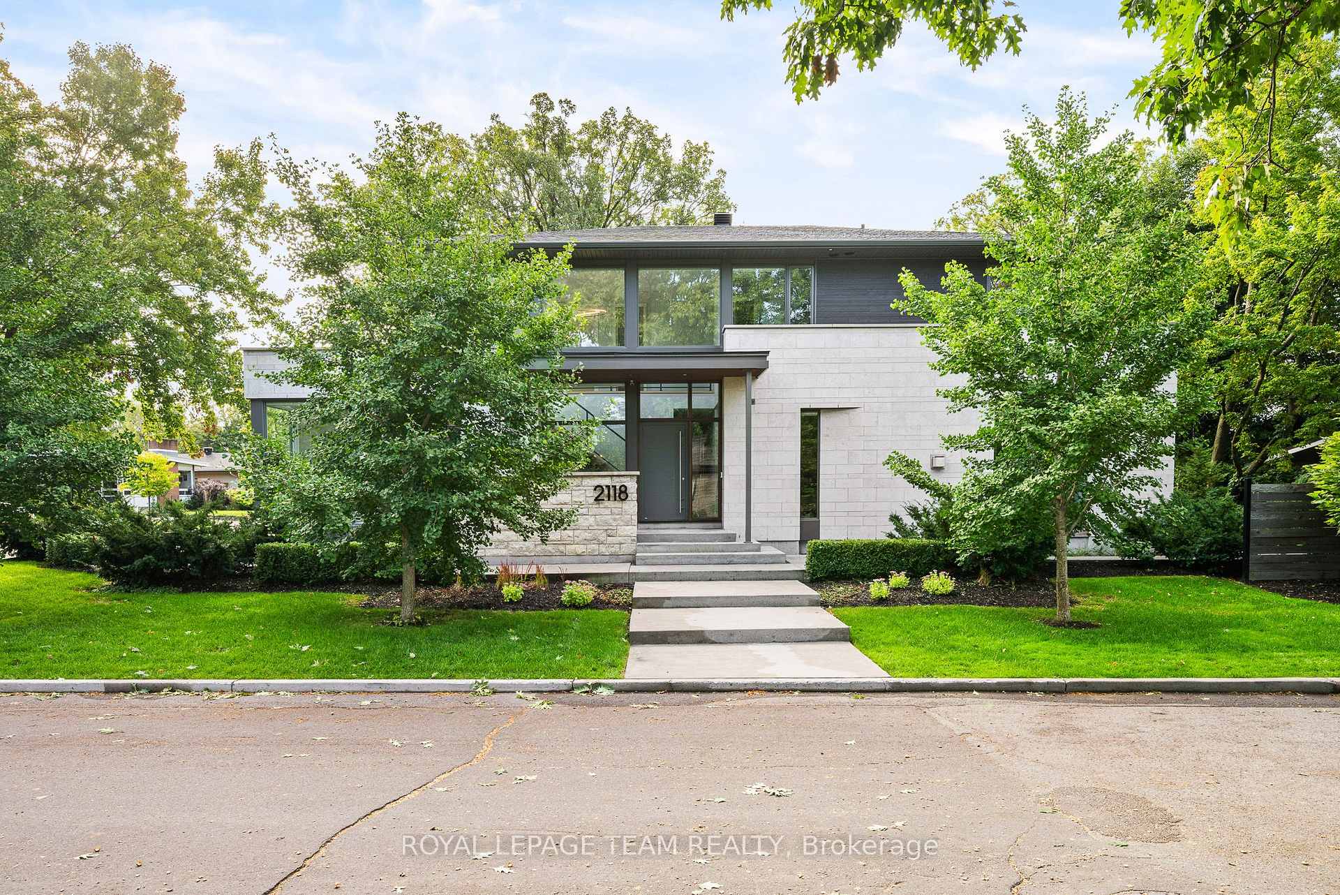 Photo of 2118 Westbourne Avenue
