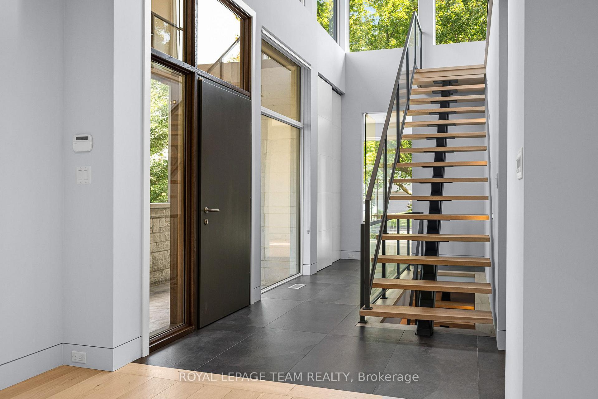 Photo 7 of 2118 Westbourne Avenue, Ottawa, McKellar Heights/Glabar Park — HOMEH