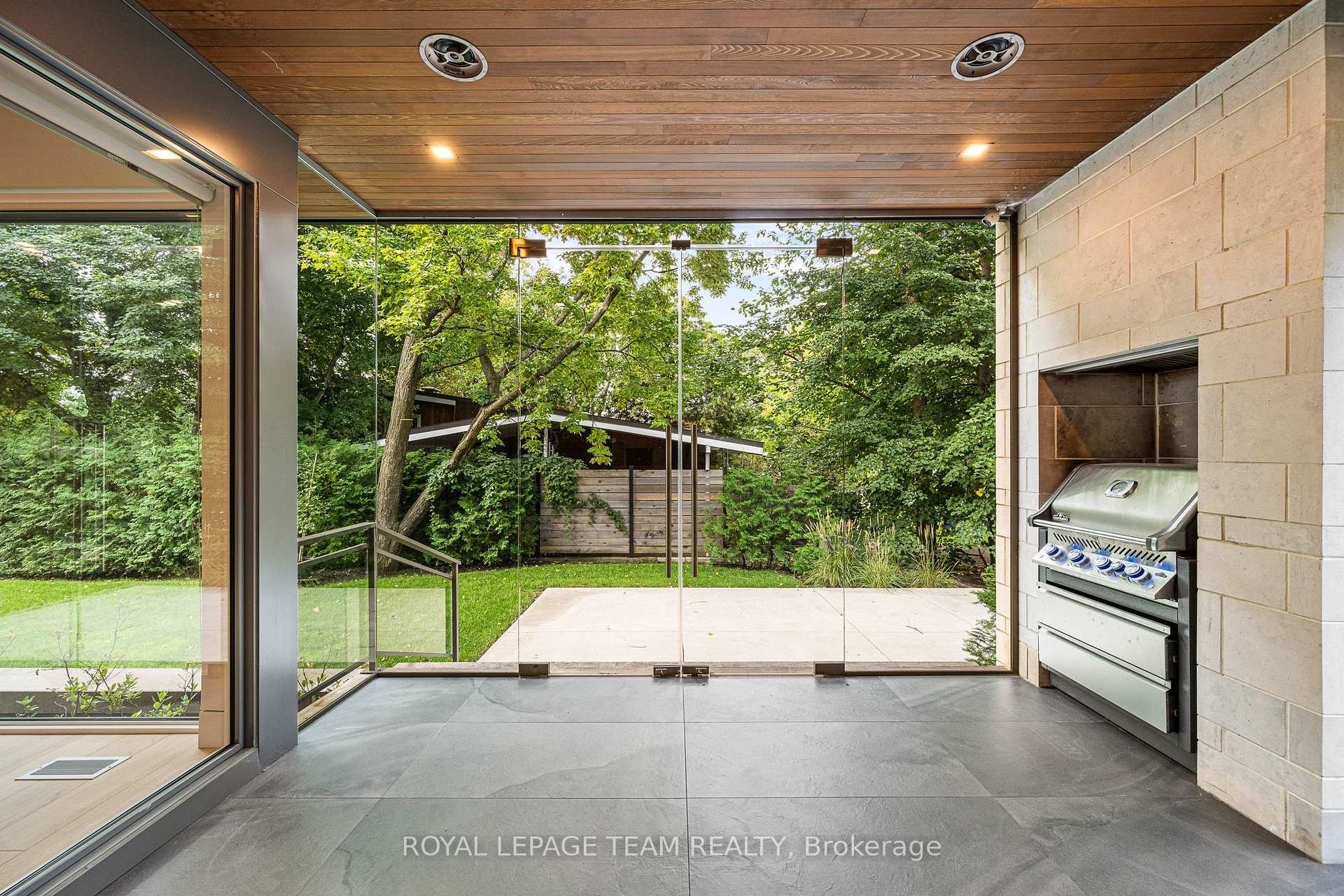 Photo 31 of 2118 Westbourne Avenue, Ottawa, McKellar Heights/Glabar Park — HOMEH