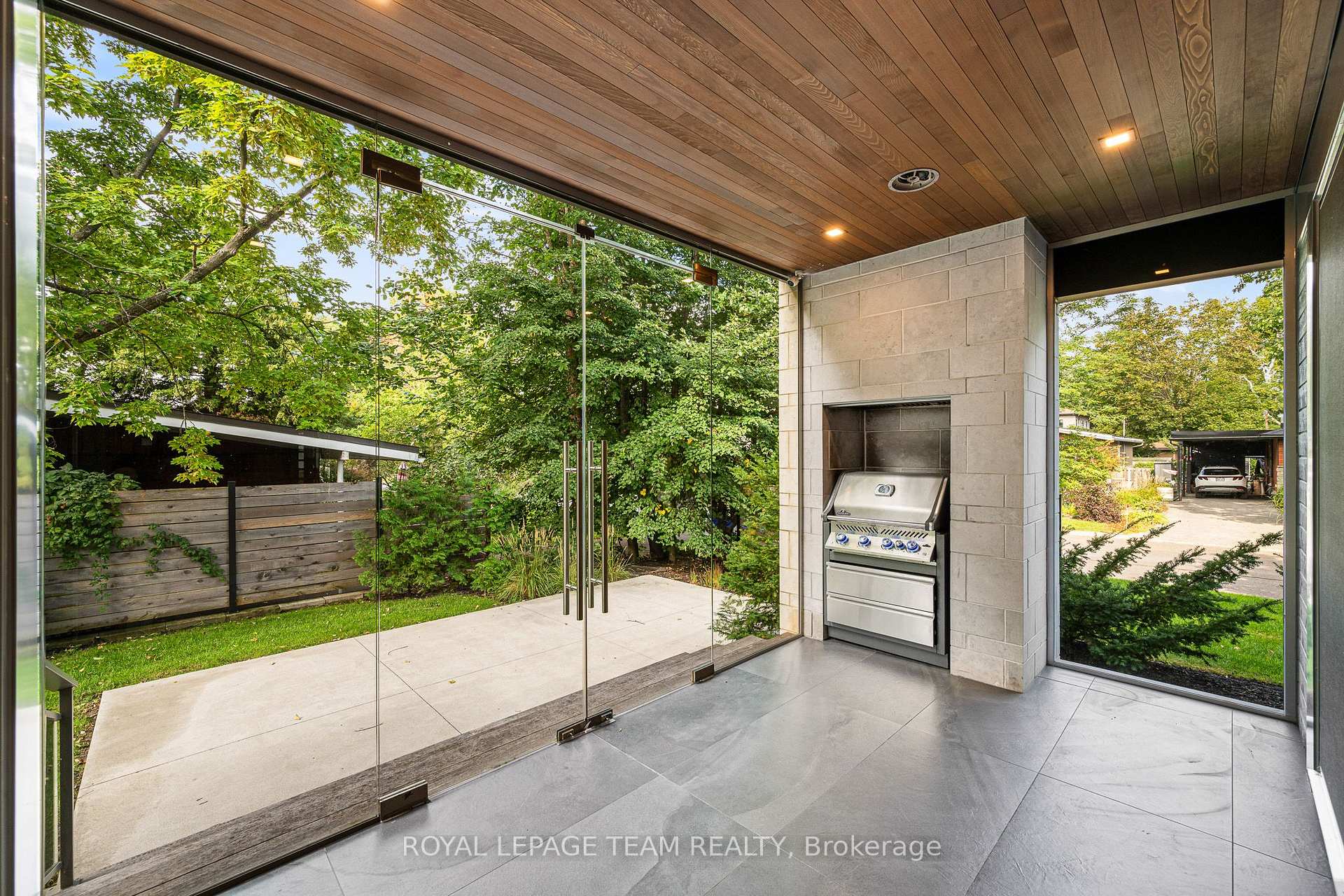 Photo 32 of 2118 Westbourne Avenue, Ottawa, McKellar Heights/Glabar Park — HOMEH