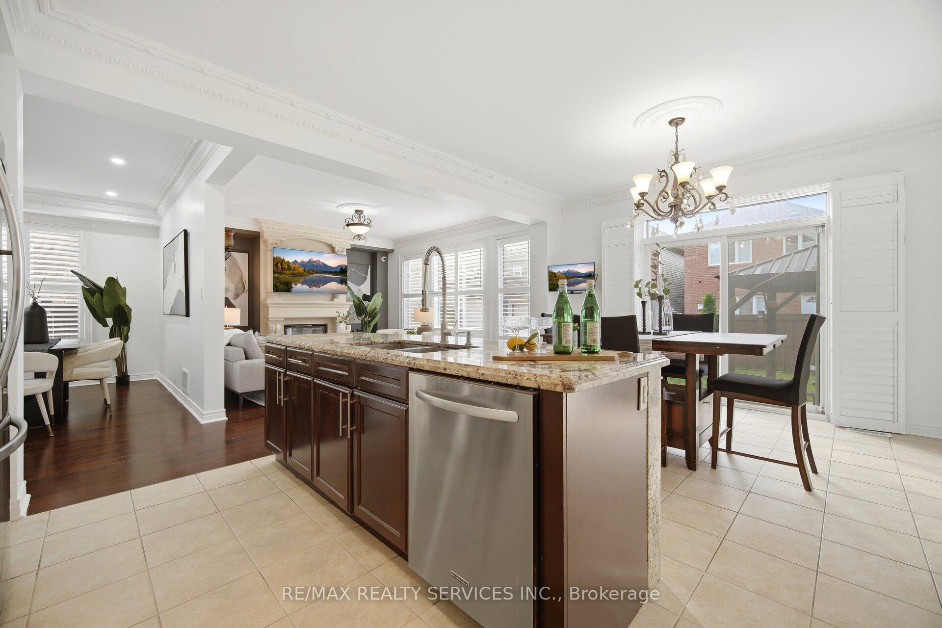 Photo 9 of 6 Snapdragon Square, Brampton, Bram East — HOMEH