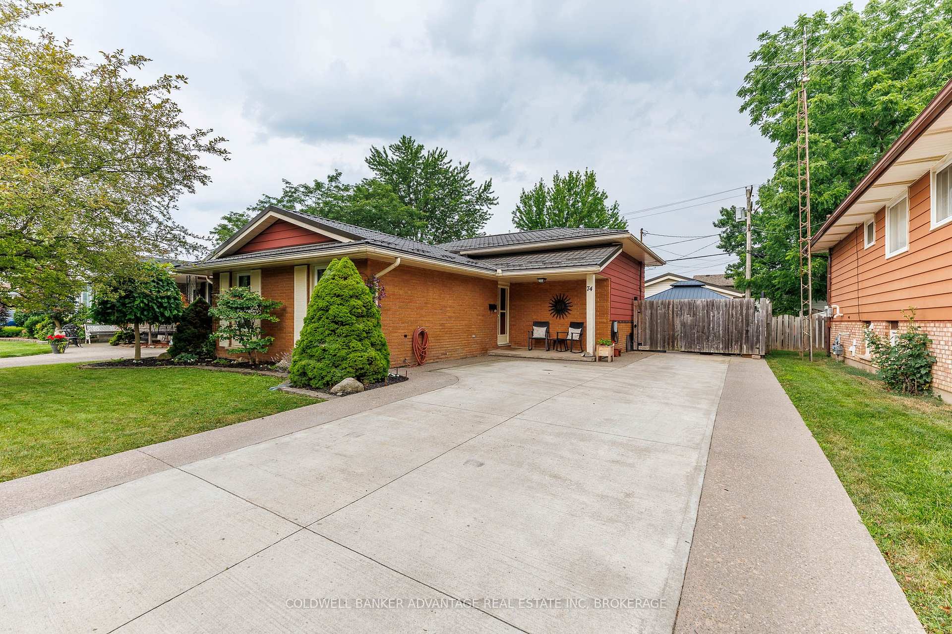 Photo 2 of 74 Pinehurst Drive, Welland, N. Welland — HOMEH