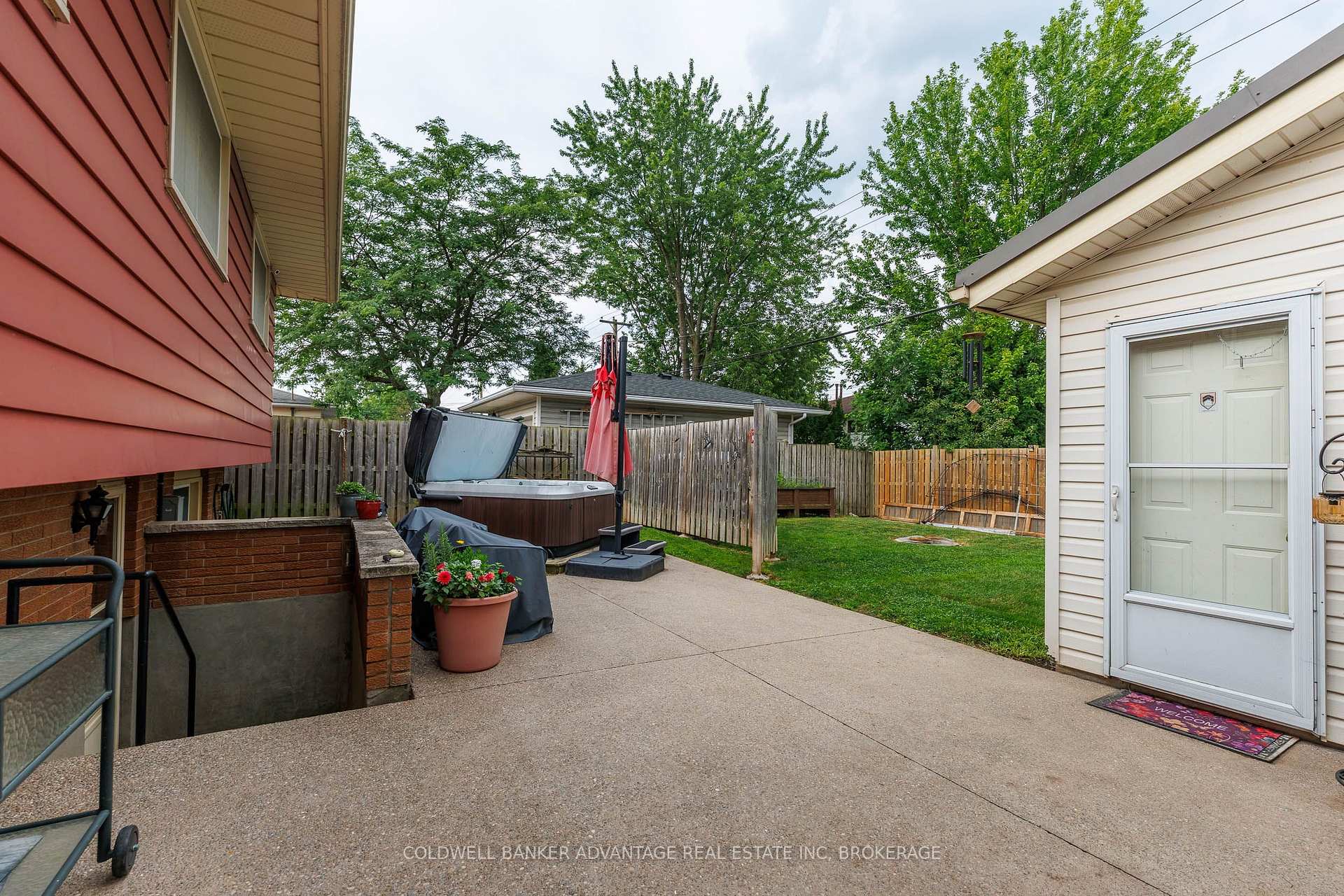 Photo 4 of 74 Pinehurst Drive, Welland, N. Welland — HOMEH