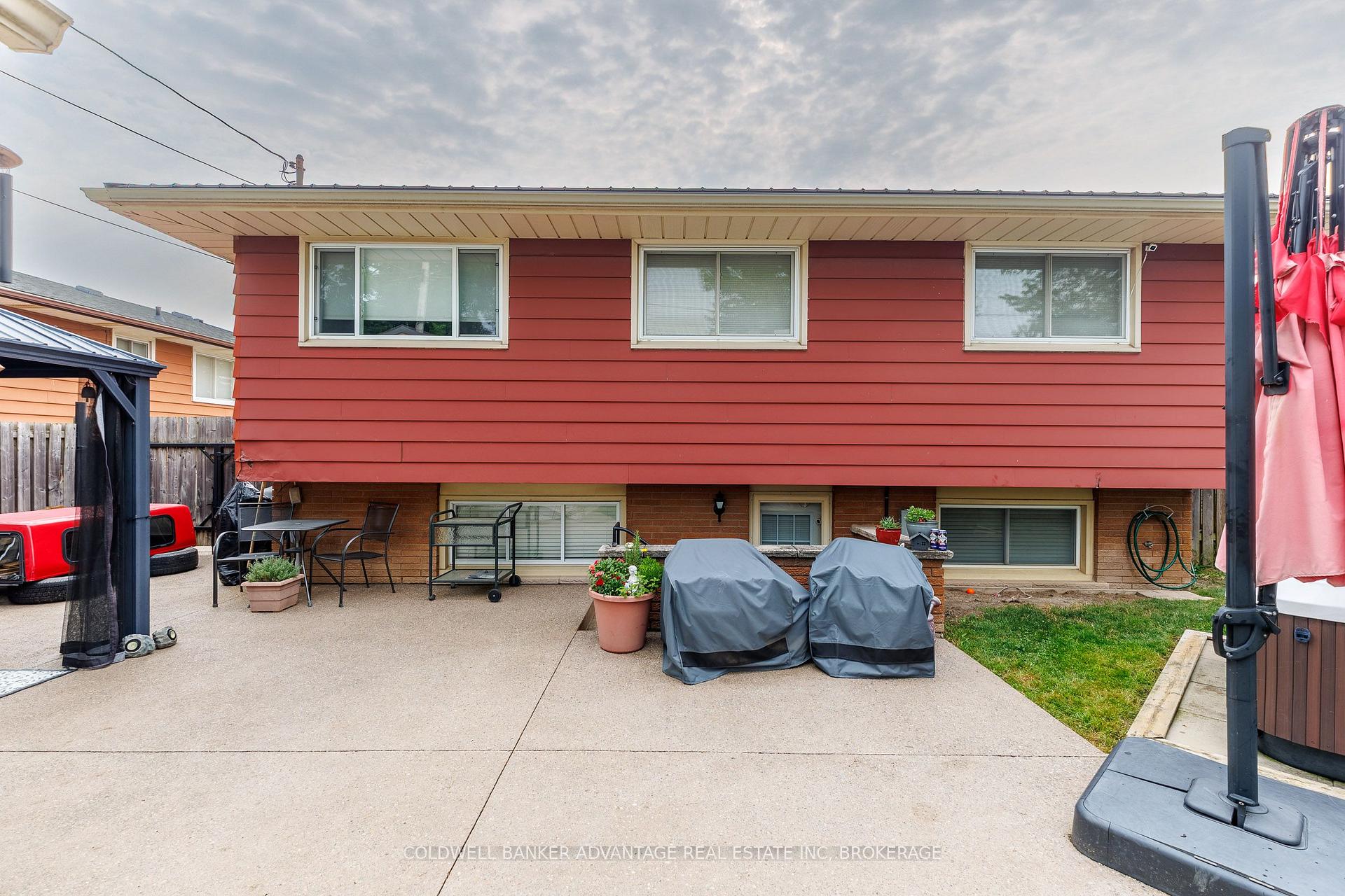 Photo 10 of 74 Pinehurst Drive, Welland, N. Welland — HOMEH